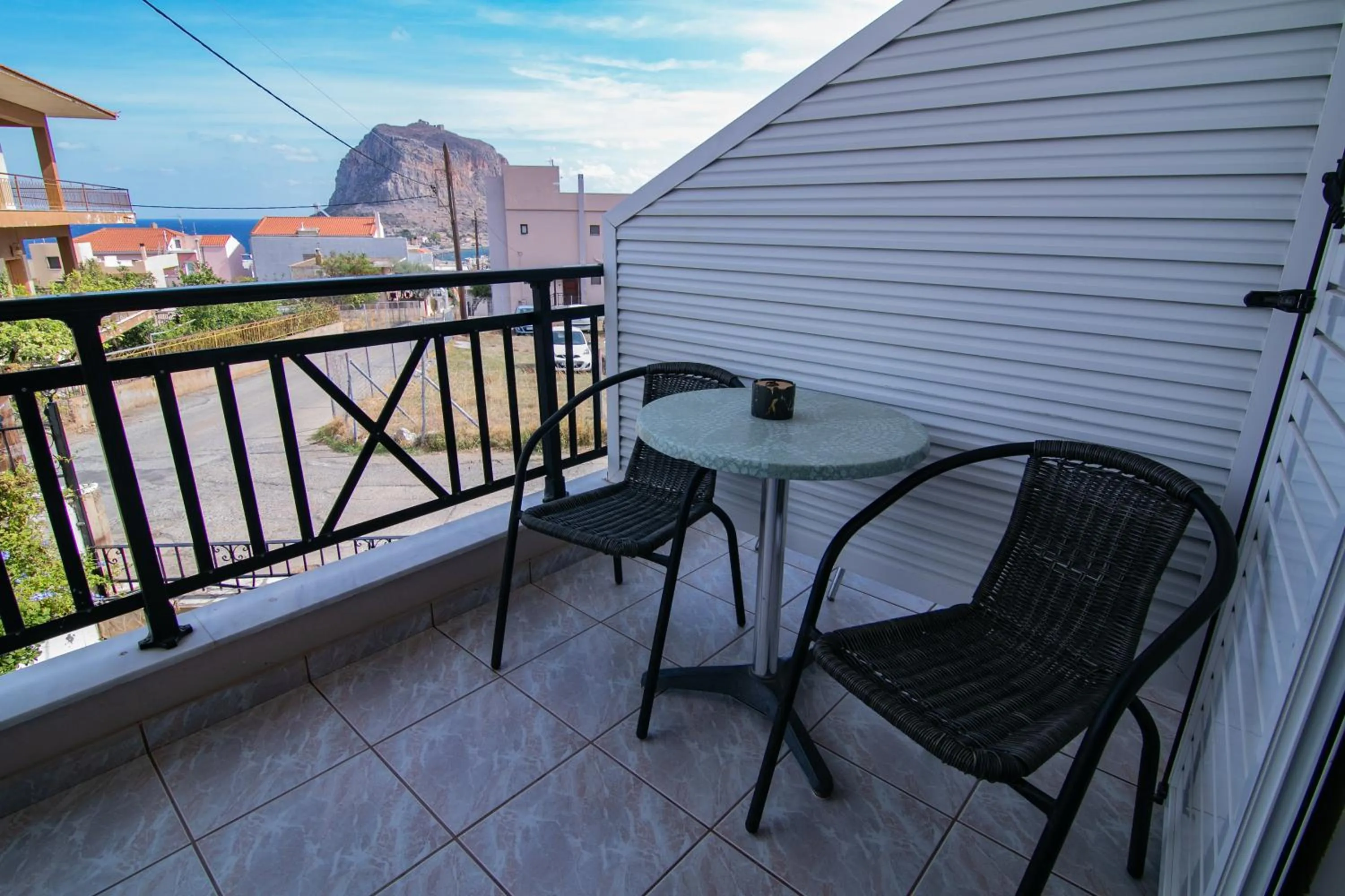 Malvasia Corner Studios - ex Romeo's House