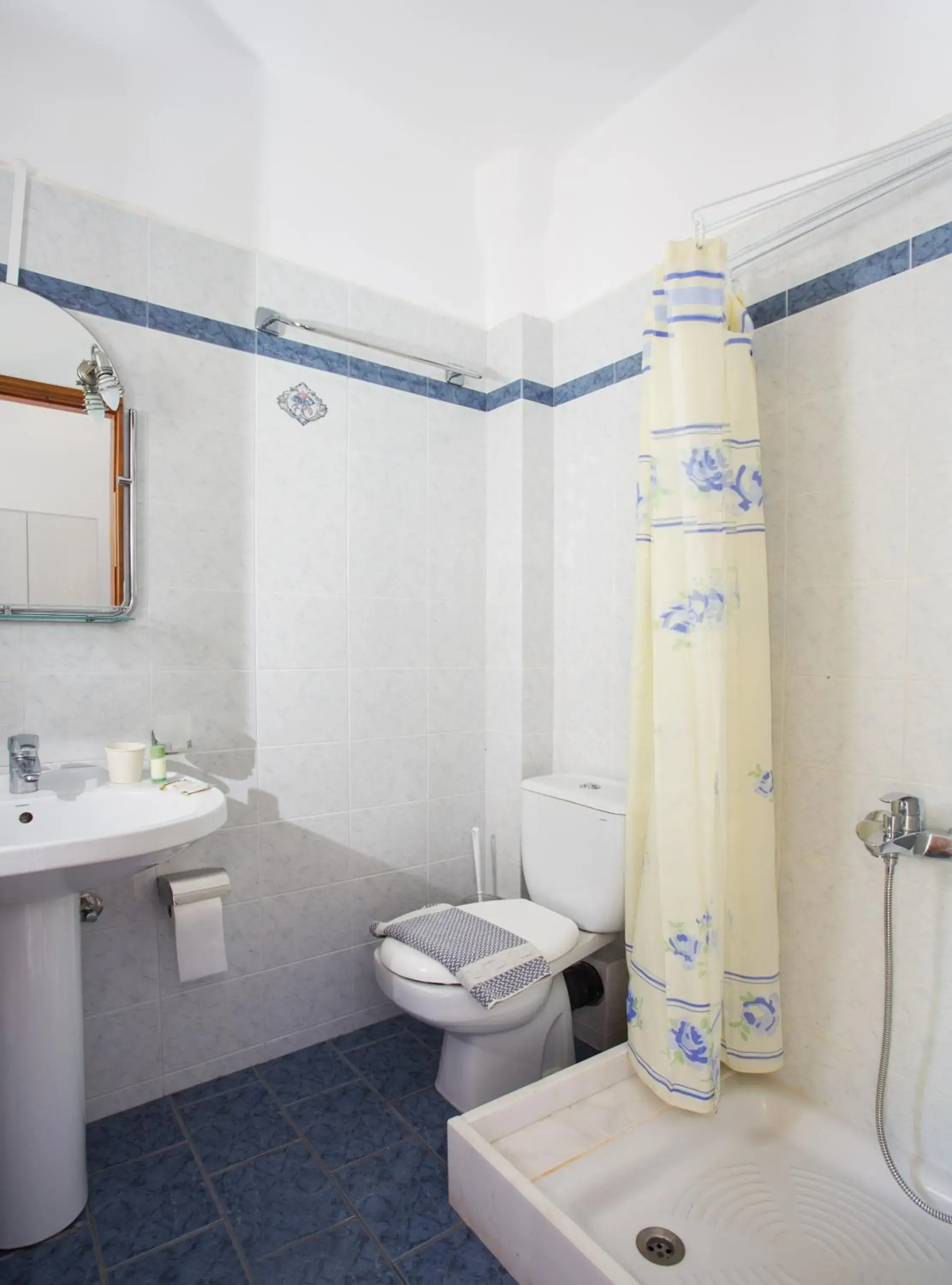 Family Studio in Malvasia Corner Studios - ex Romeo's House Family Studio in Malvasia Corner Studios - ex Romeo's House