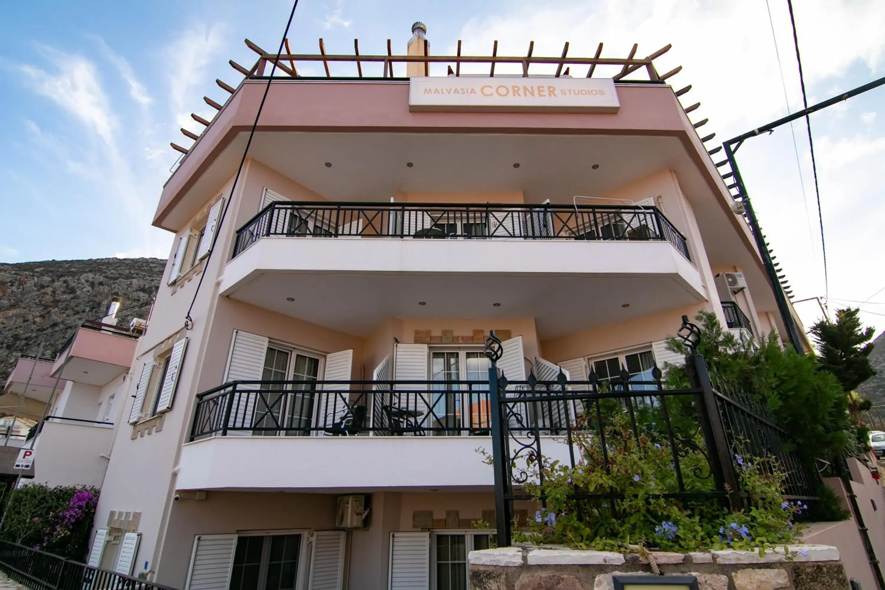 Property building in Malvasia Corner Studios - ex Romeo's House Property building in Malvasia Corner Studios - ex Romeo's House