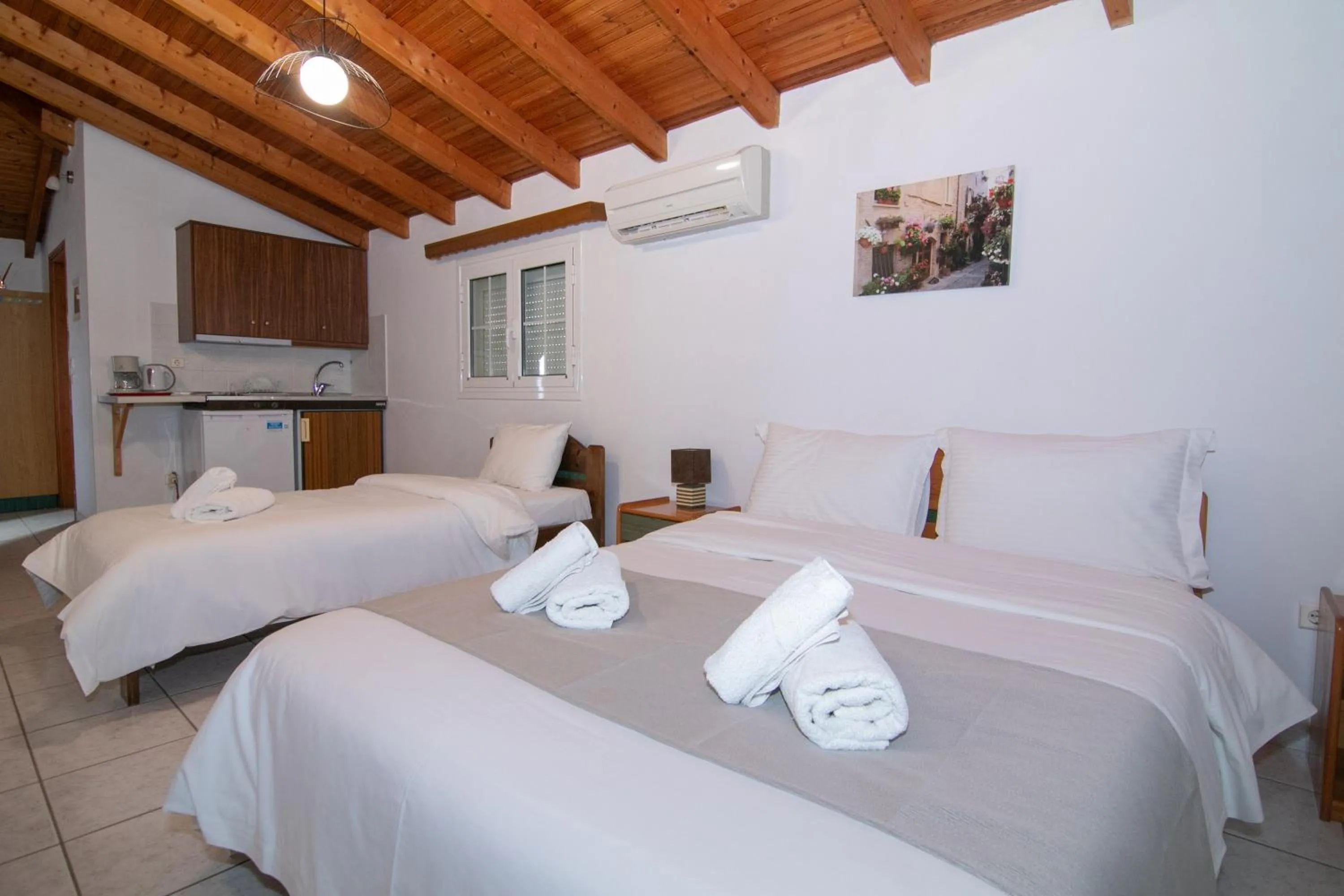 Bed in Malvasia Corner Studios - ex Romeo's House