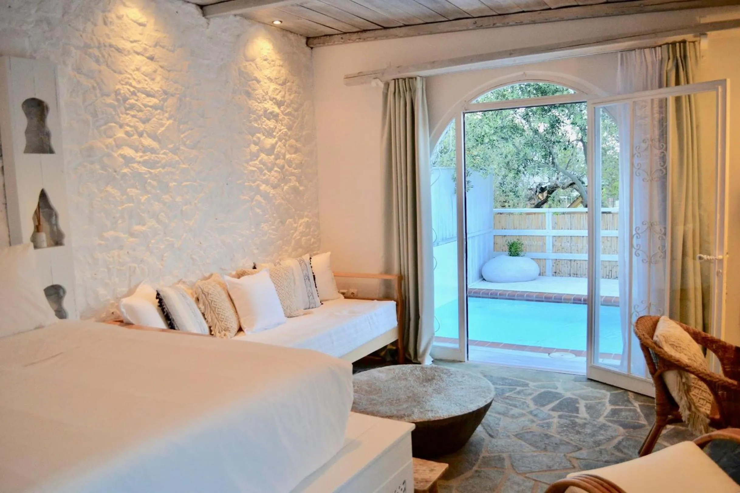 Photo of the whole room, Bed in Caesars Gardens Hotel & Spa - Adults Only