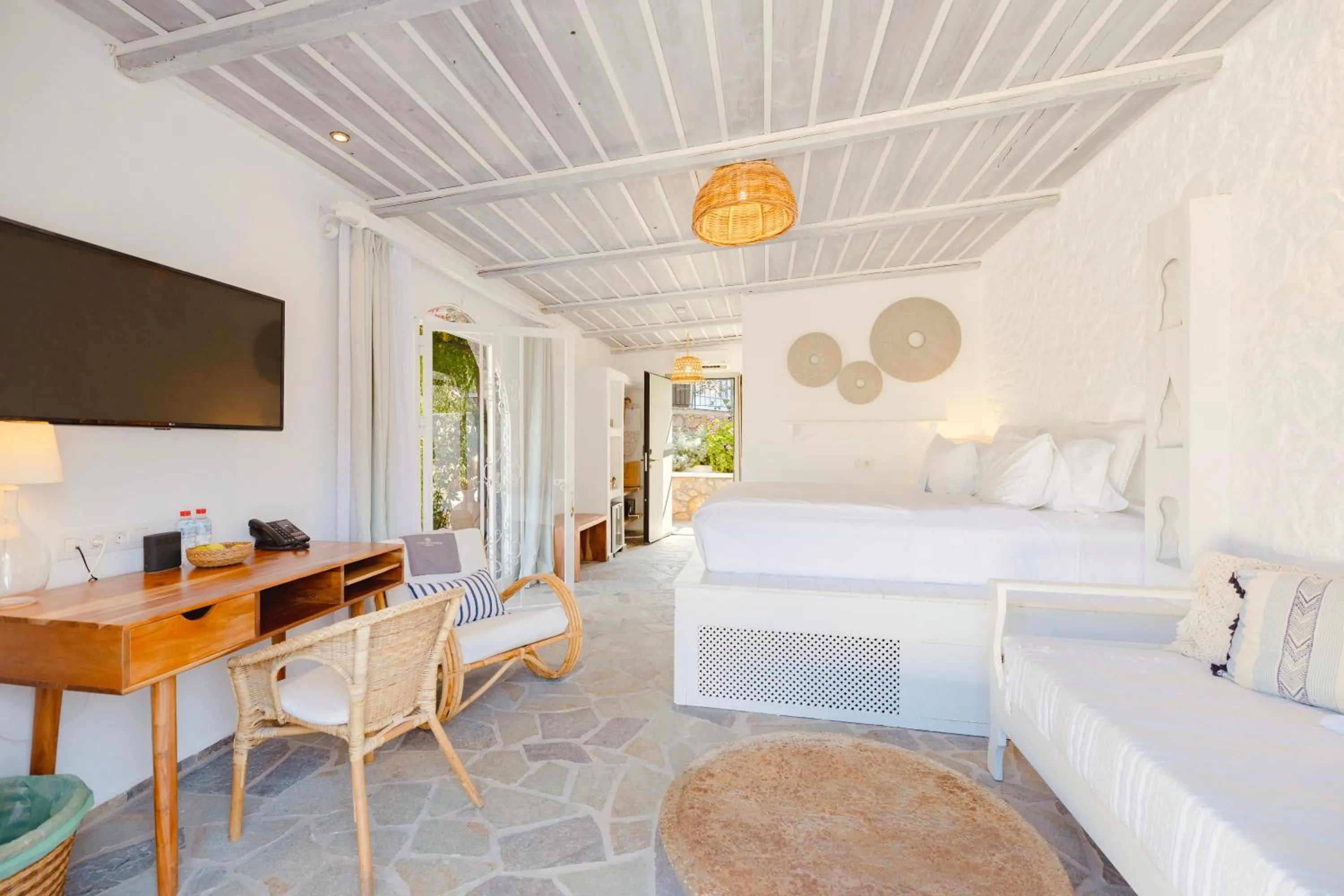 Photo of the whole room, Bed in Caesars Gardens Hotel & Spa - Adults Only