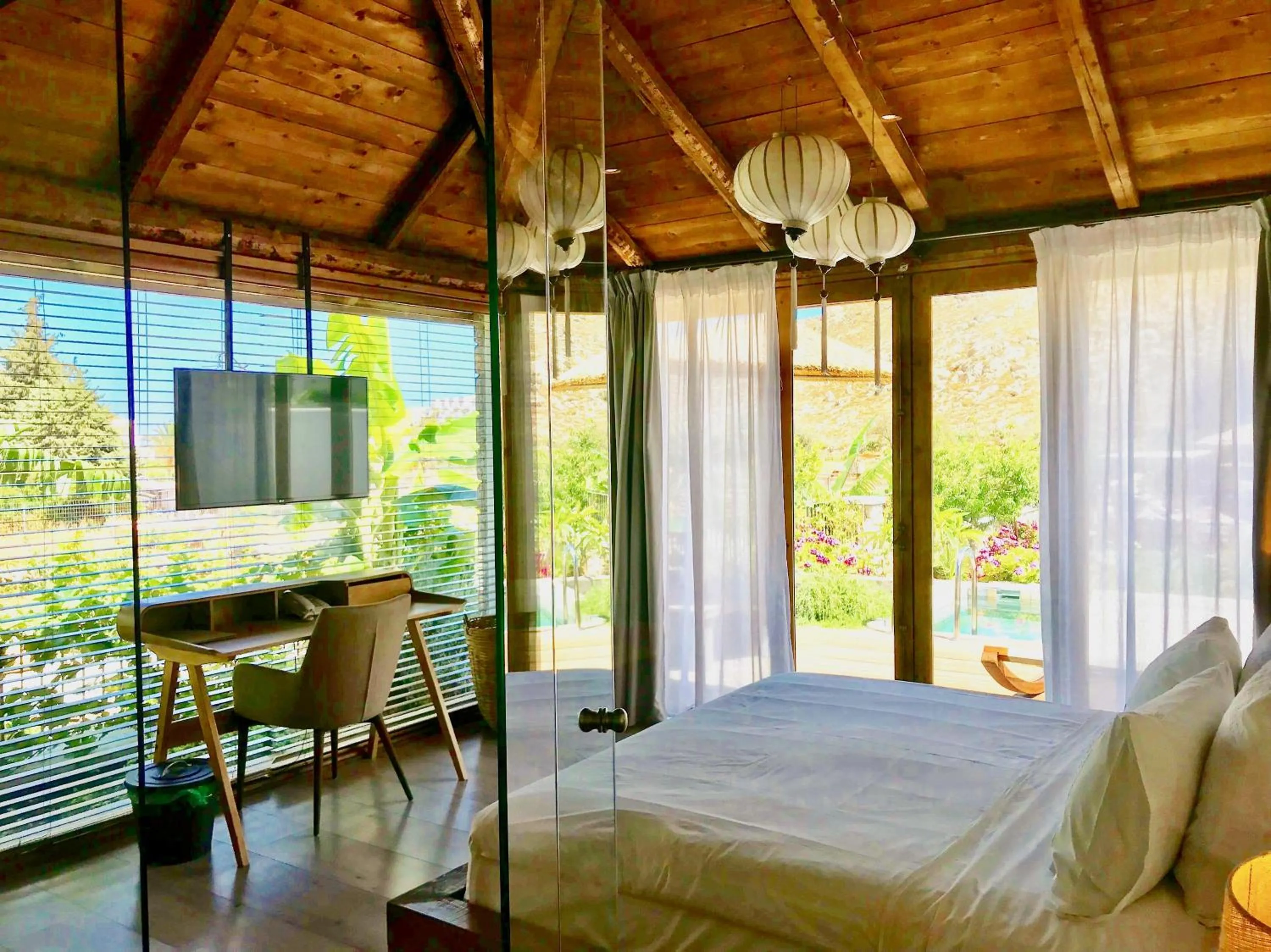 Photo of the whole room, Bed in Caesars Gardens Hotel & Spa - Adults Only