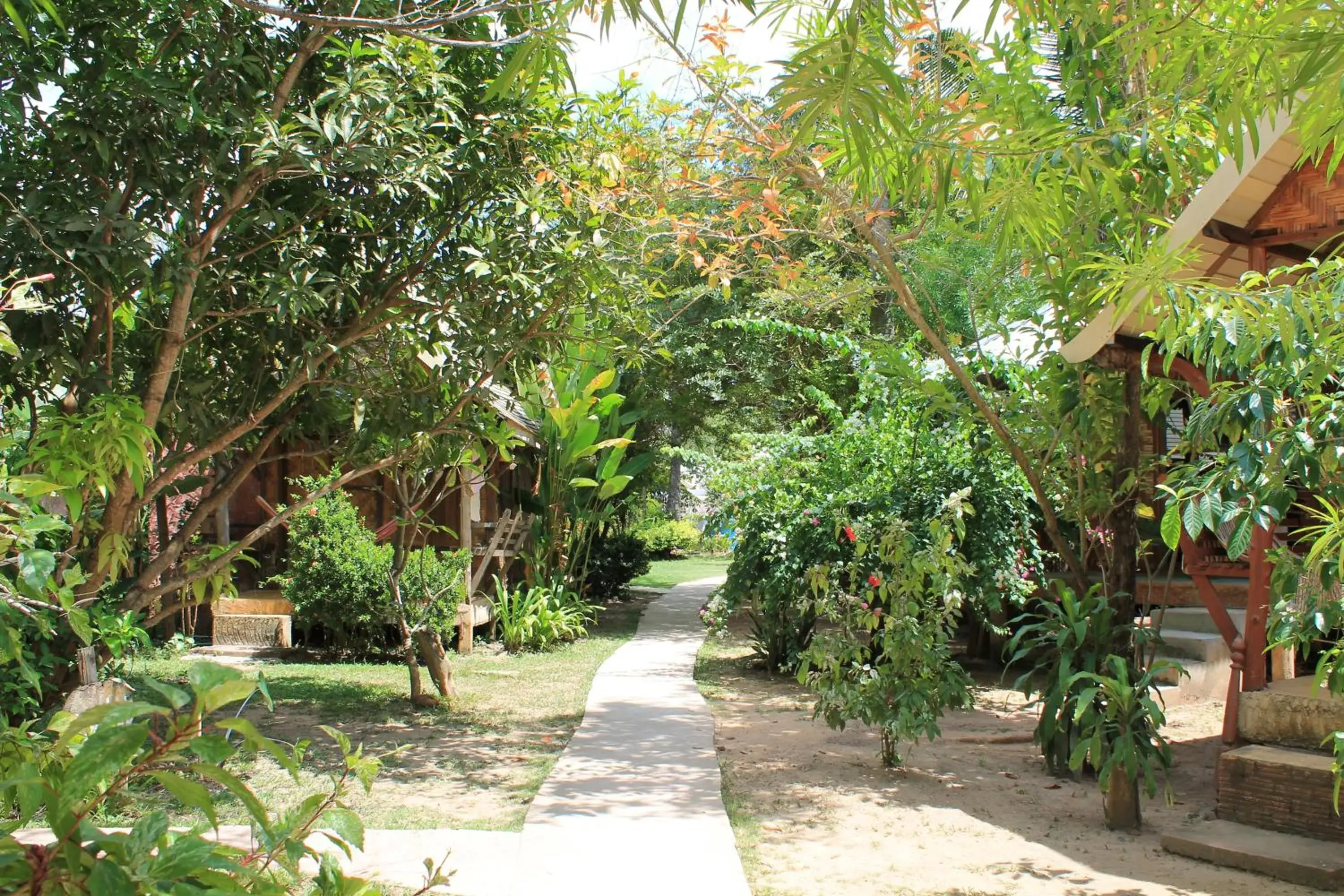 Bungalow with Fan and Partial Sea View in Sanctuary Lanta Bungalow with Fan and Partial Sea View in Sanctuary Lanta