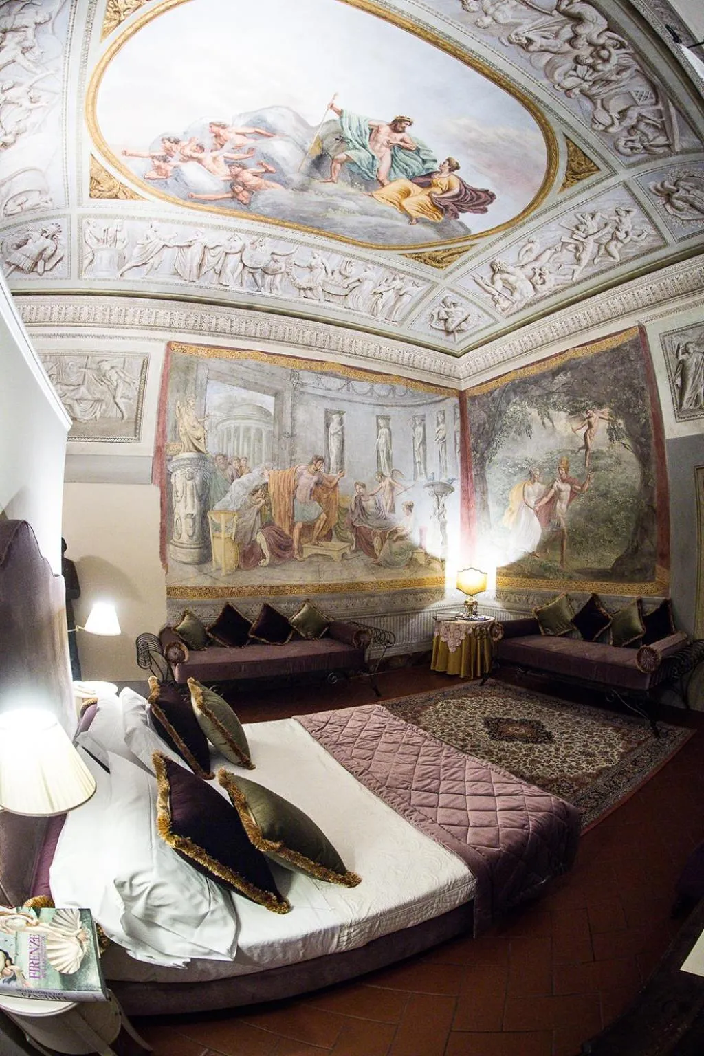 Bedroom in Hotel Burchianti