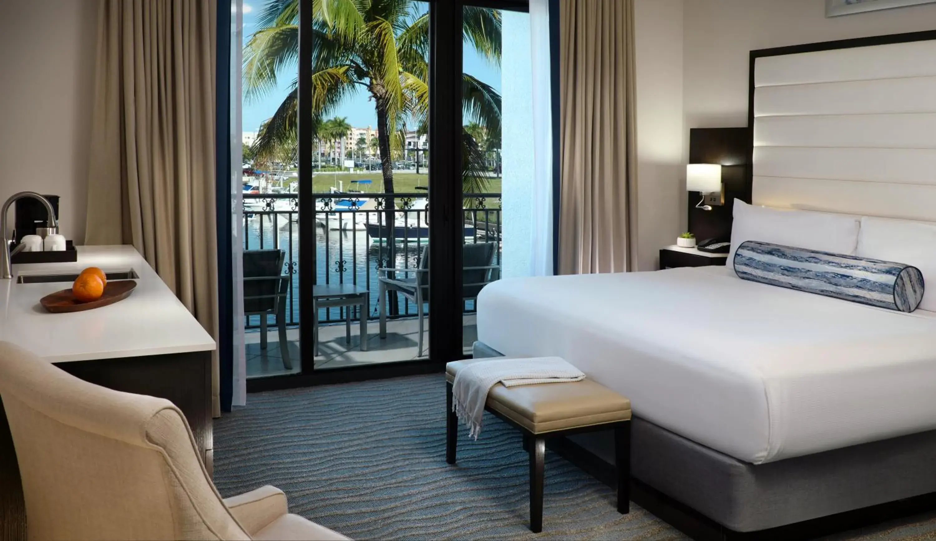 Bed in Naples Bay Resort and Marina Bed in Naples Bay Resort and Marina