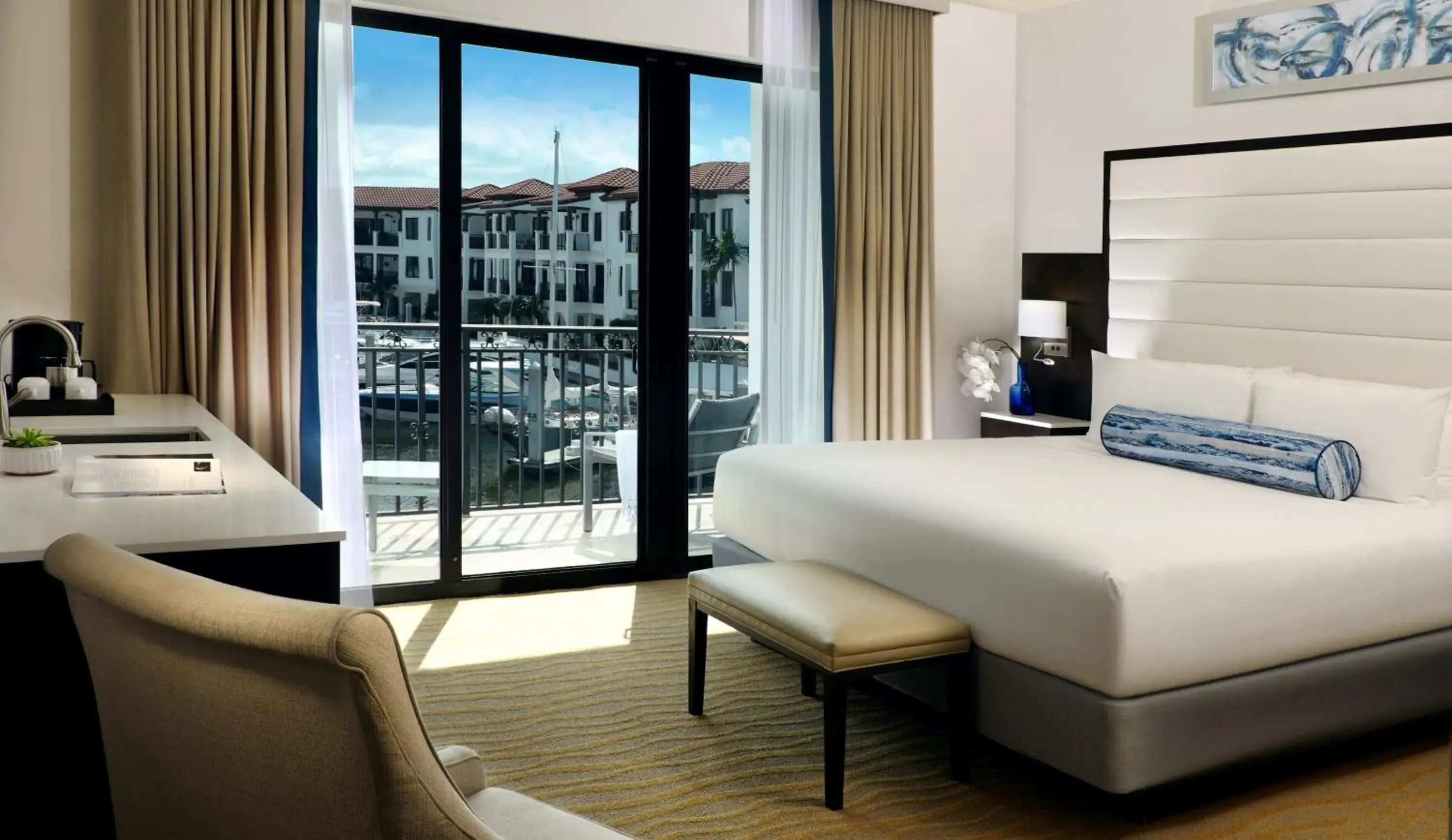 Bed in Naples Bay Resort and Marina Bed in Naples Bay Resort and Marina