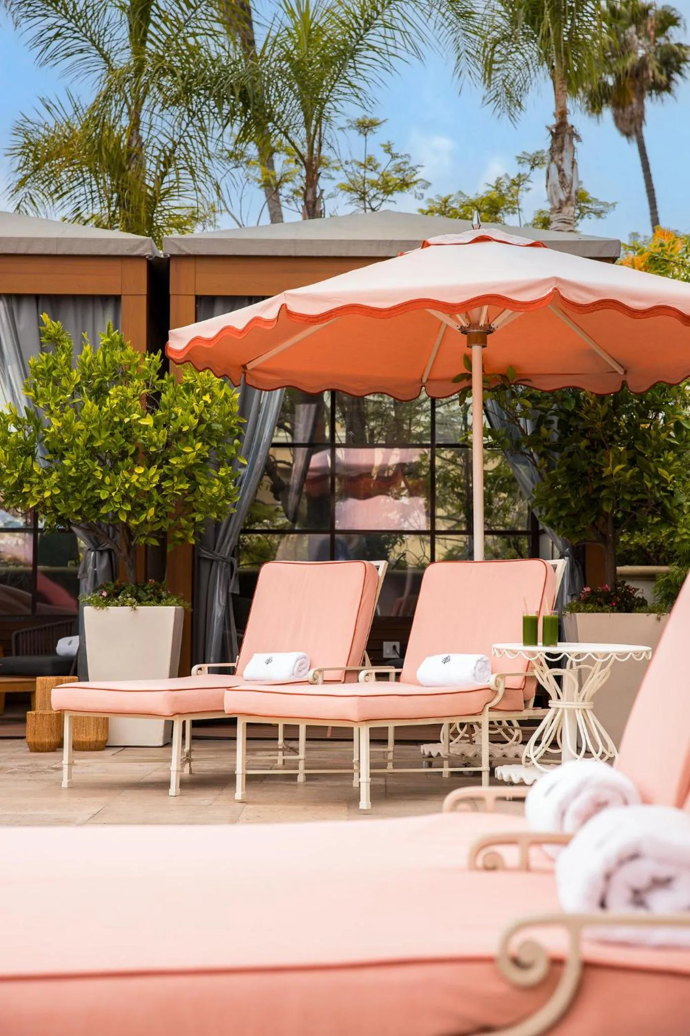 Swimming pool in Four Seasons Hotel Los Angeles at Beverly Hills