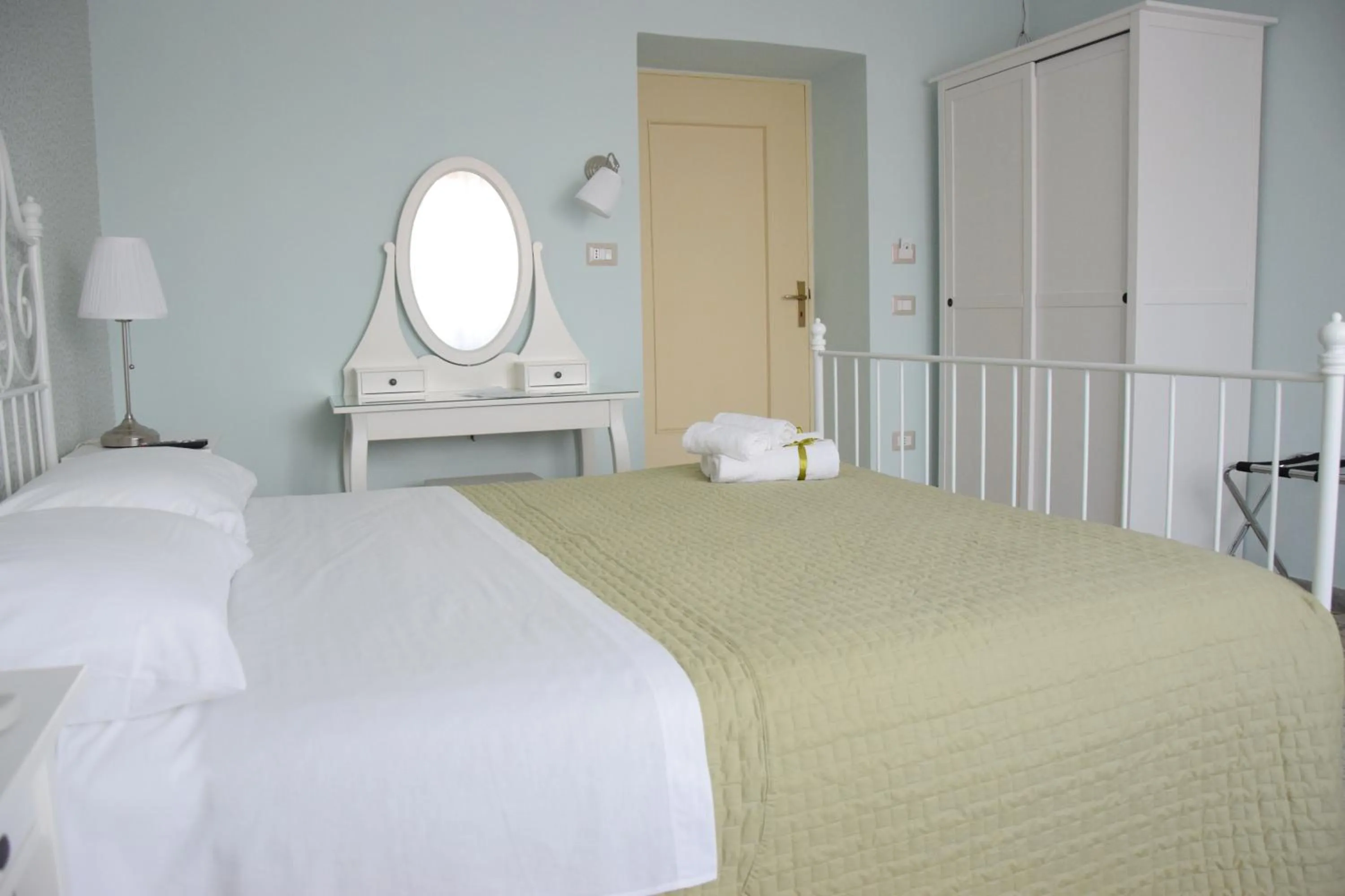 Photo of the whole room, Bed in San Lorenzo