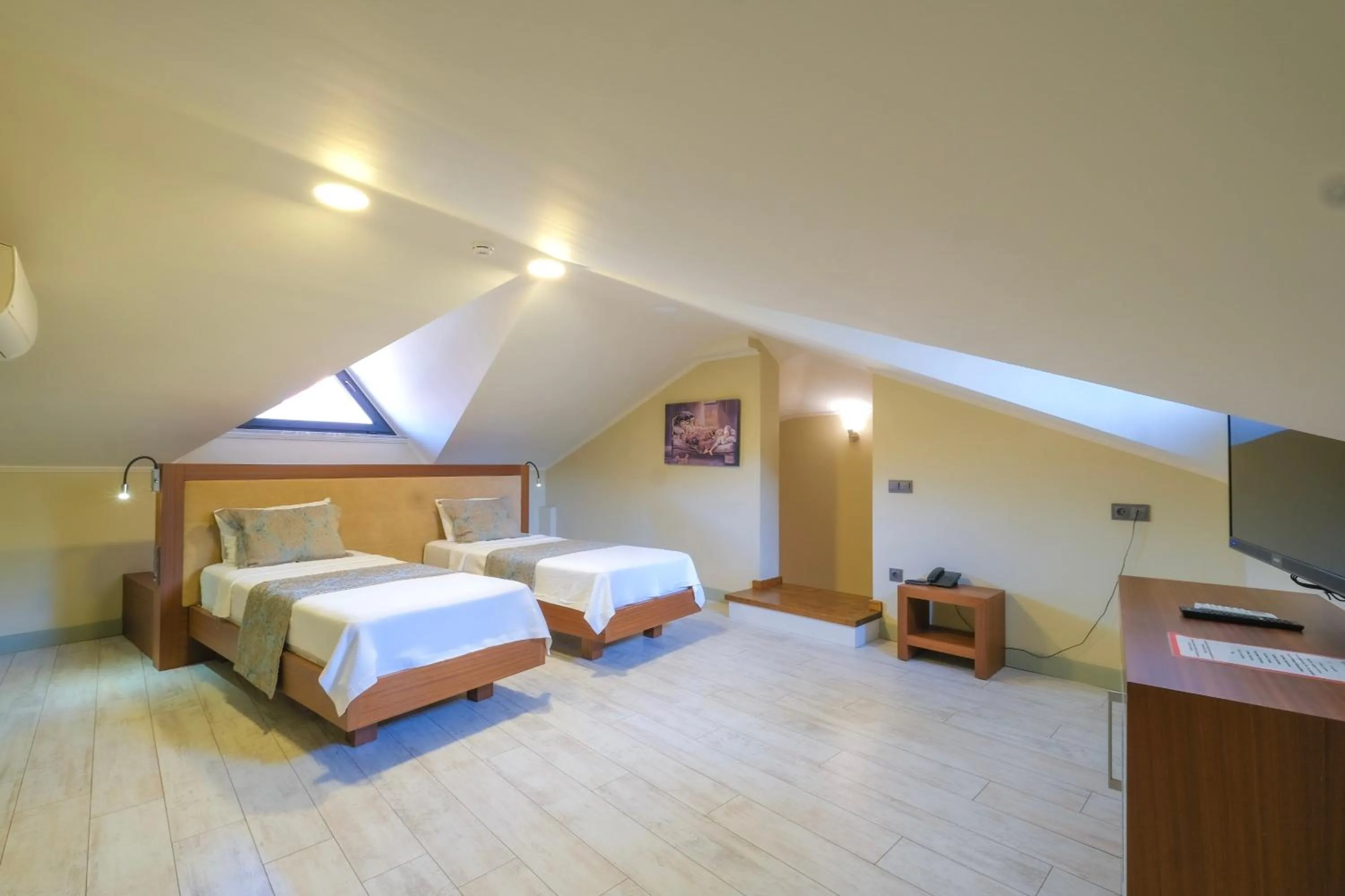 Toilet, Bed in Göcek Centre Hotel