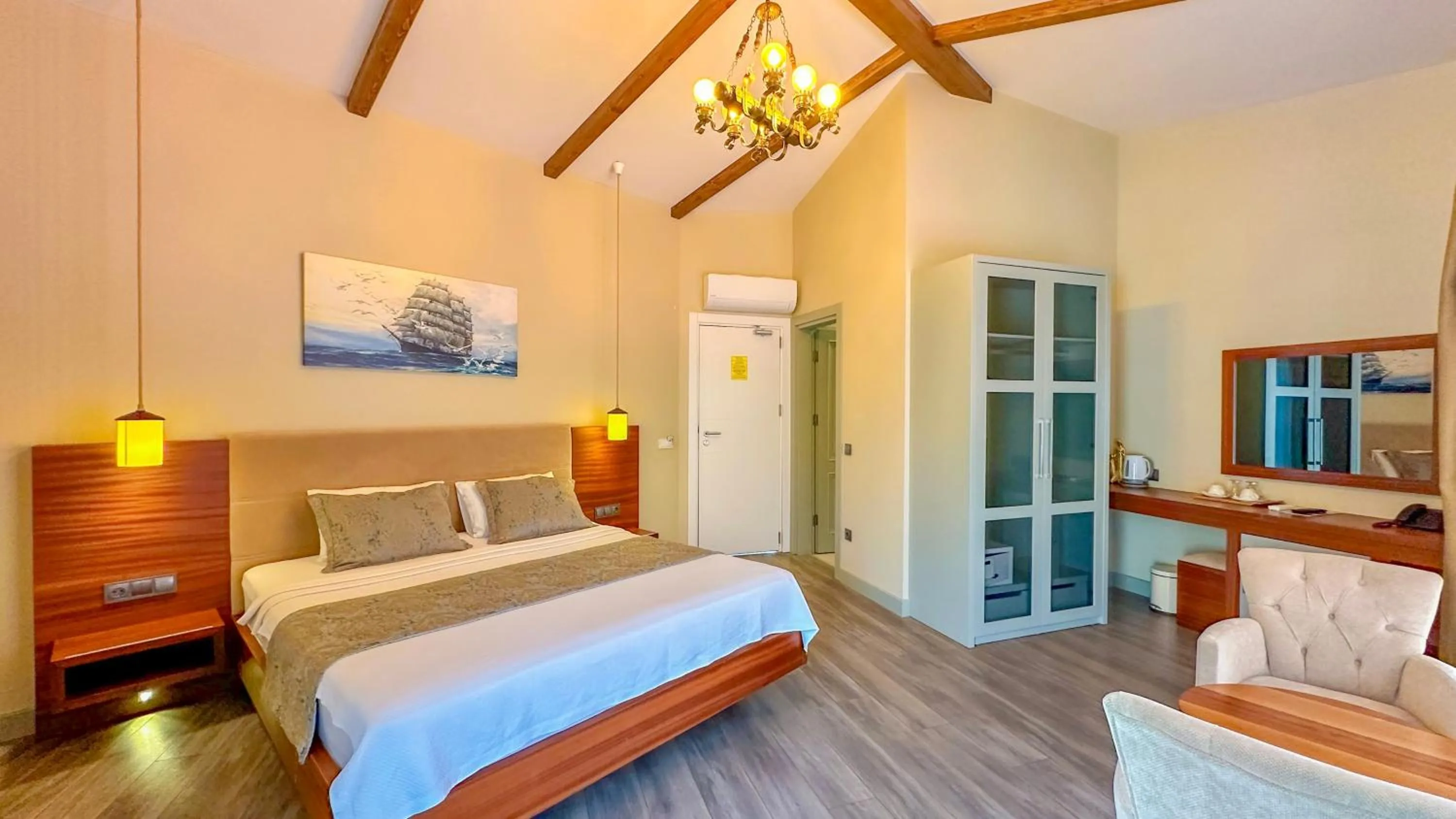 Bed in Göcek Centre Hotel