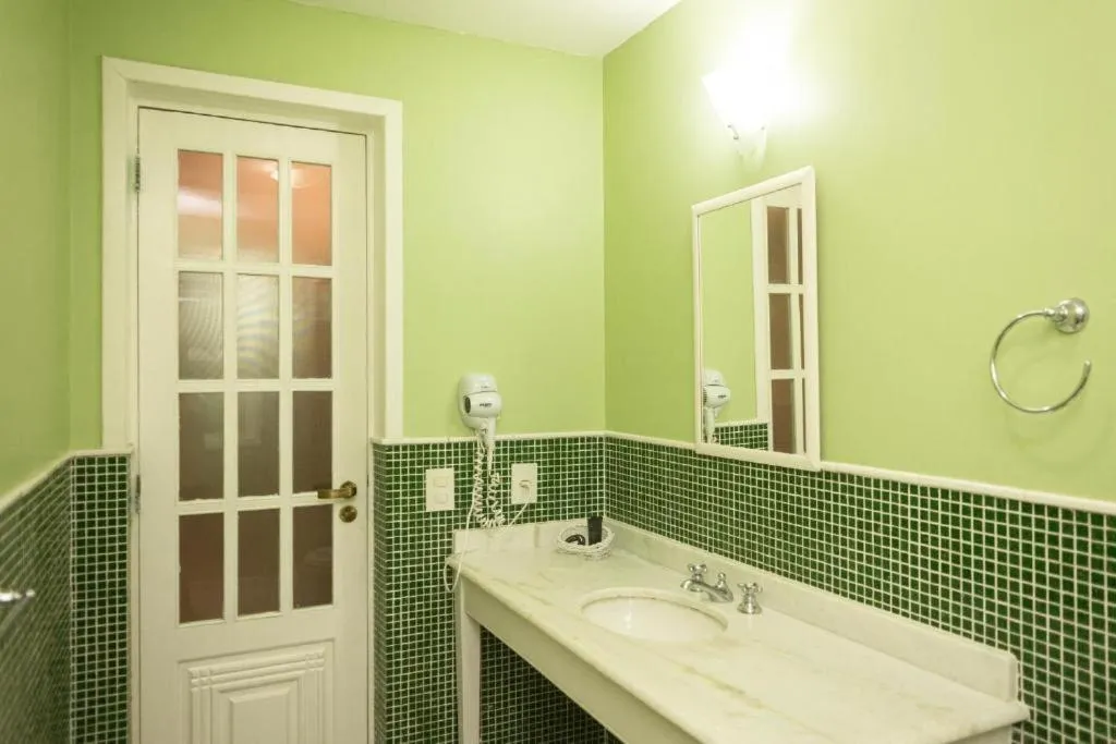 Toilet in Pousada Corsario Buzios