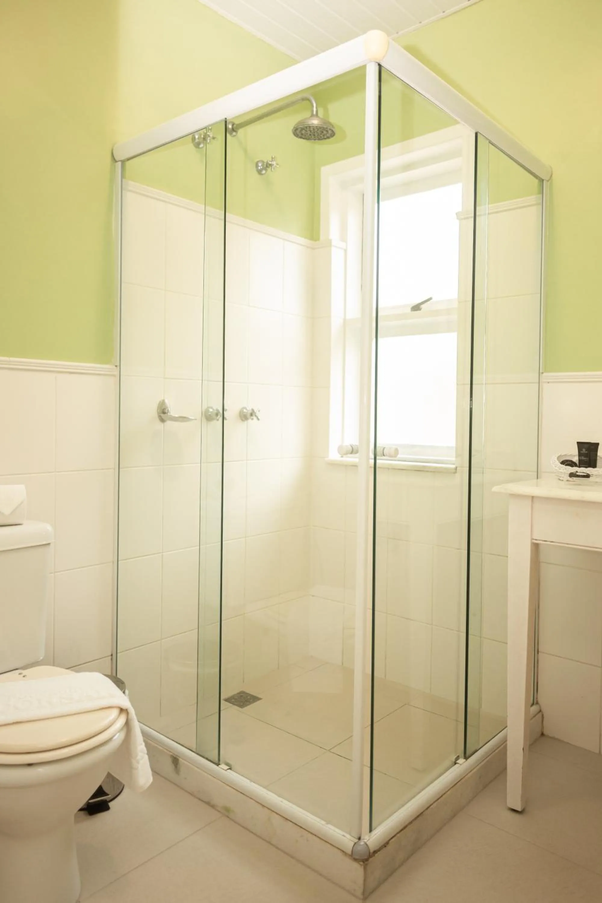 Shower in Pousada Corsario Buzios