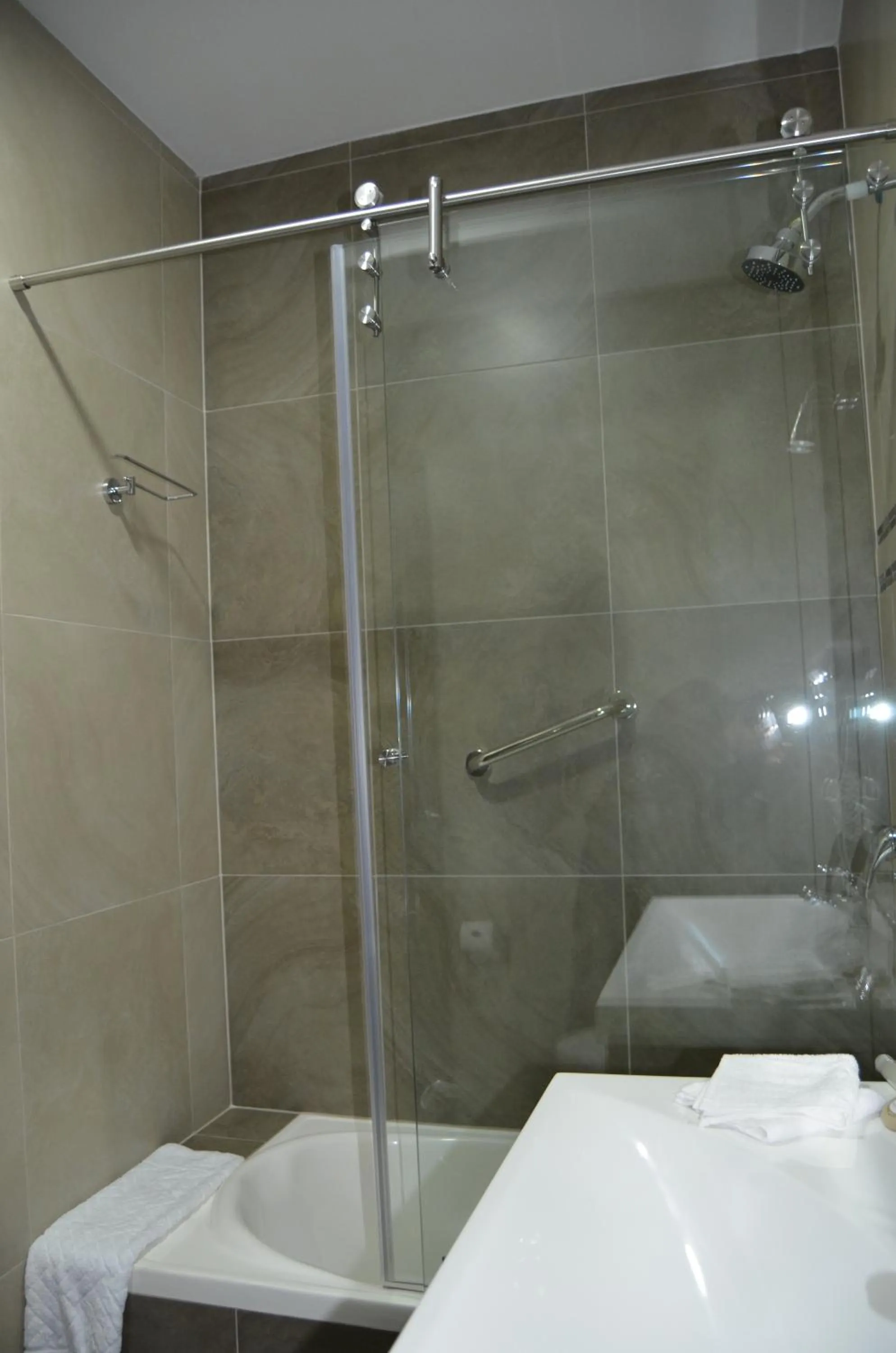 Shower in Hotel San Agustin Plaza