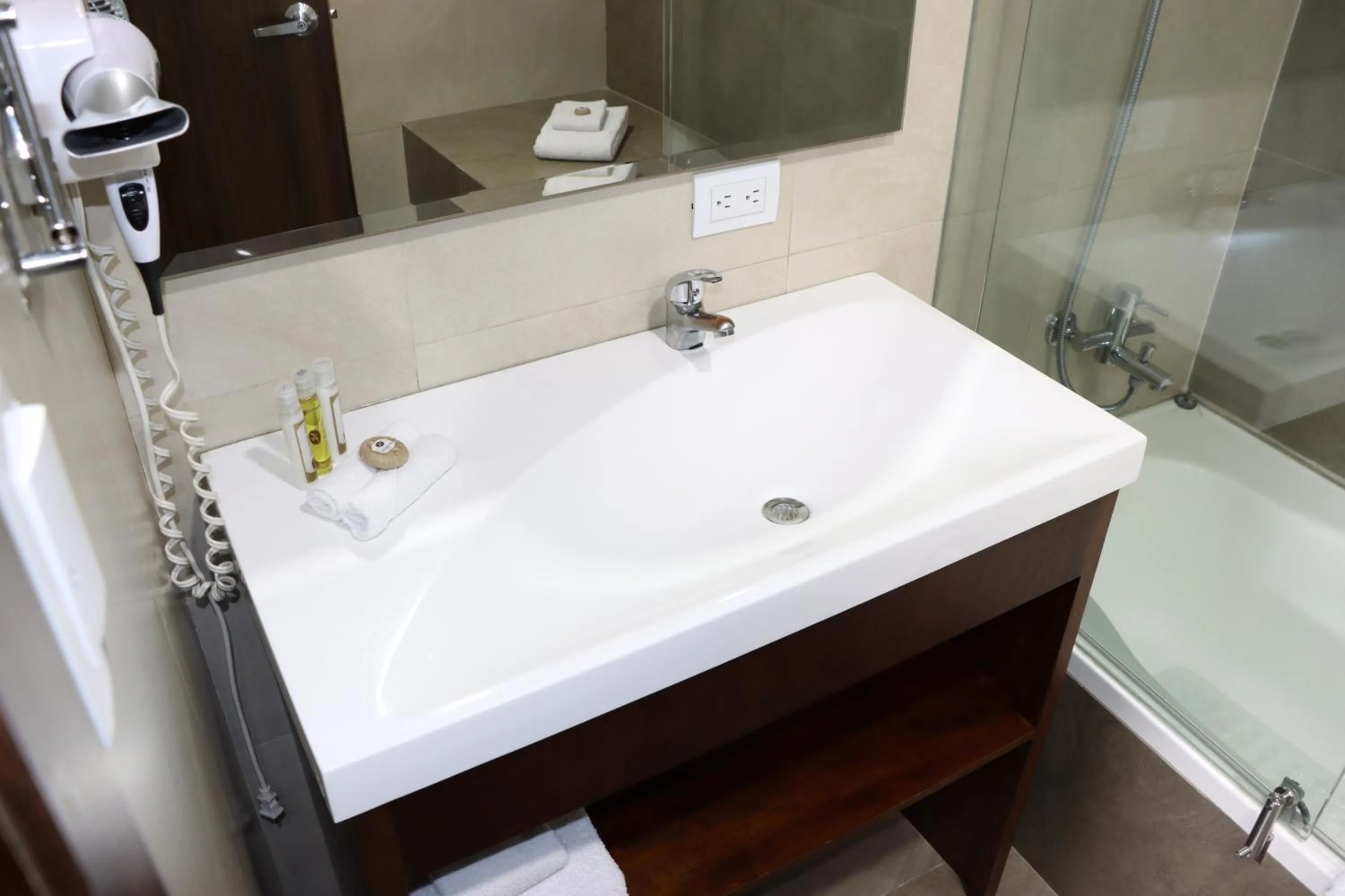 hair dryier in Hotel San Agustin Plaza