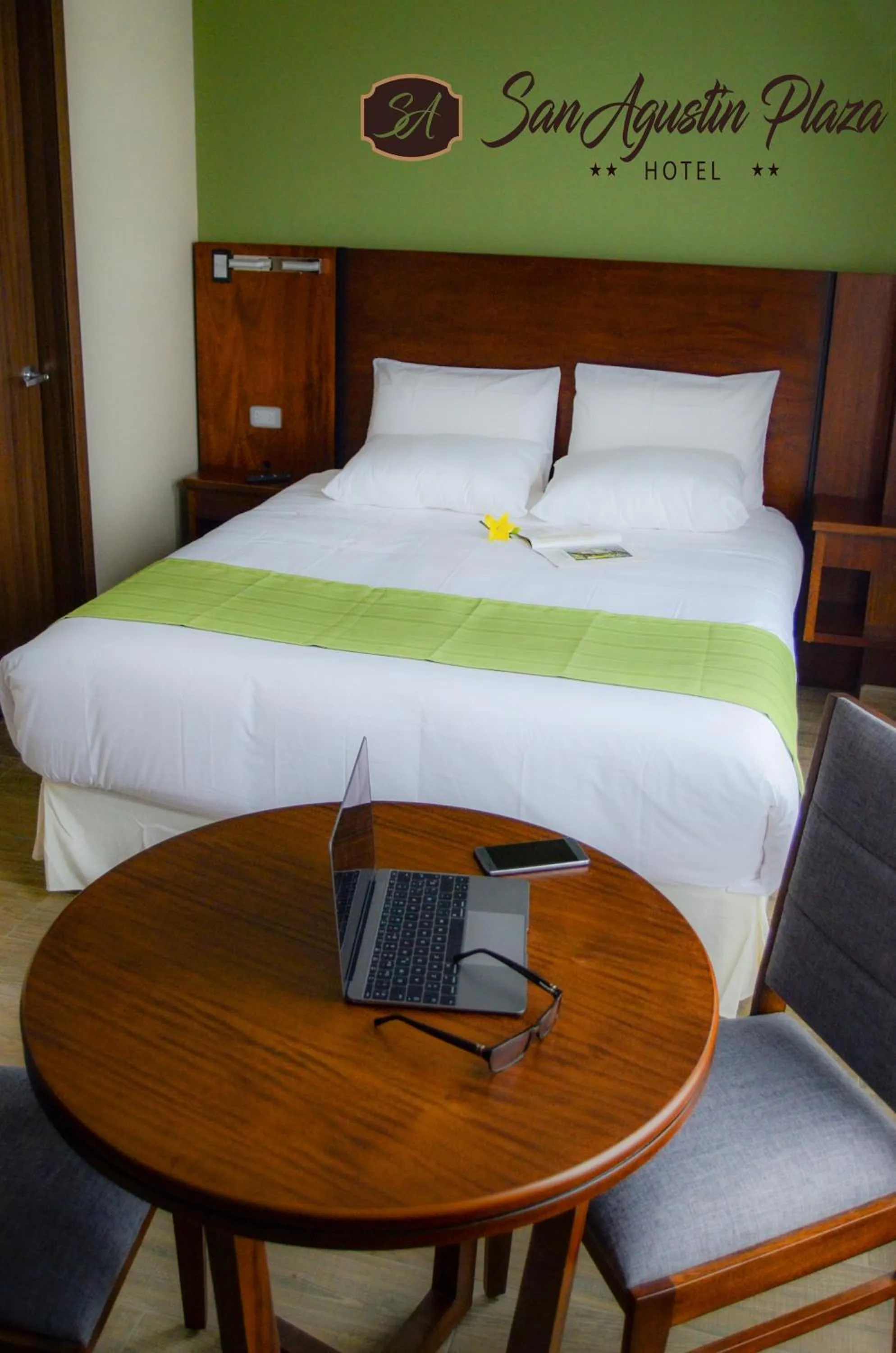 Landmark view, Bed in Hotel San Agustin Plaza