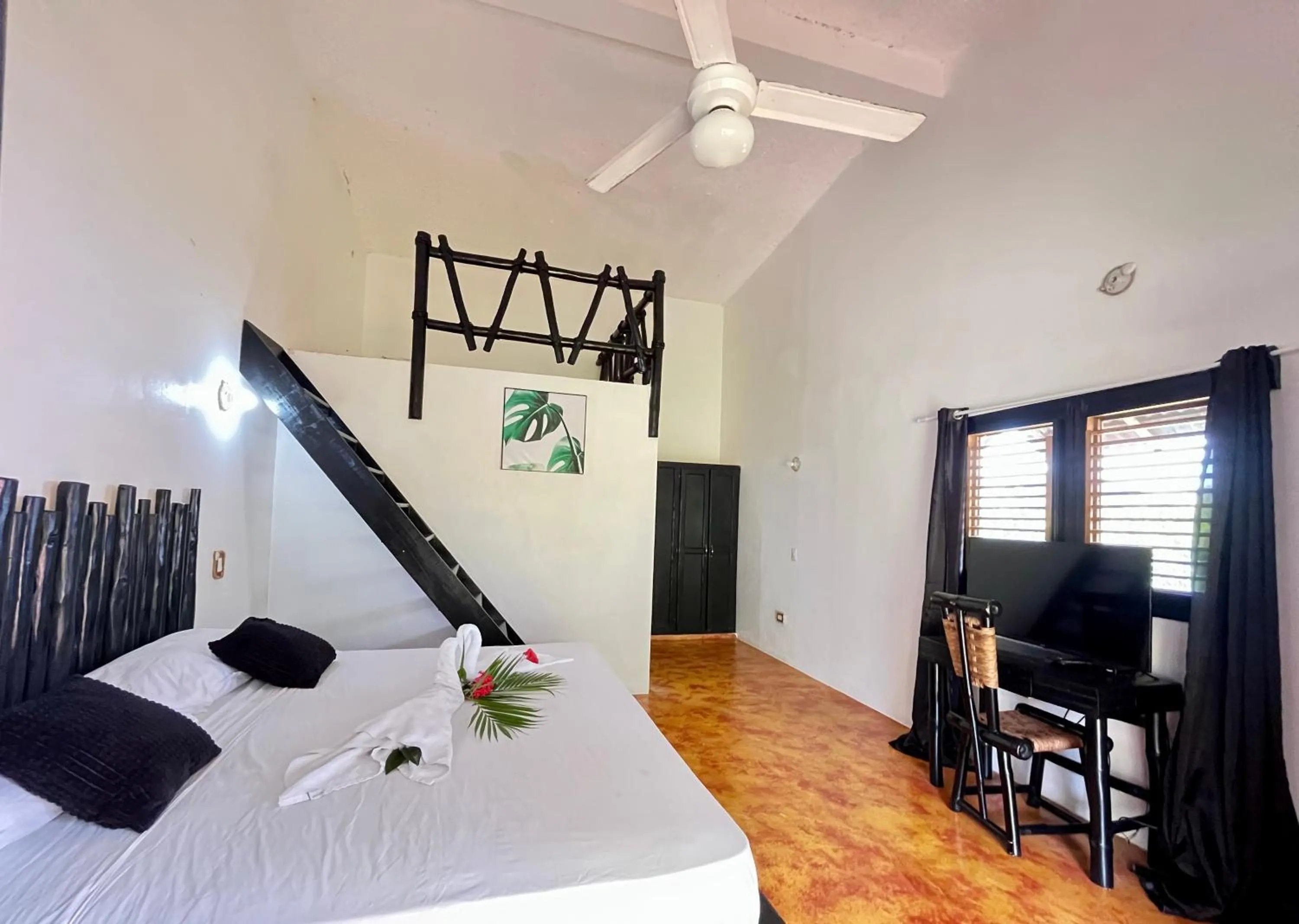 Communal lounge/ TV room, Bed in Hotel Rincon Rubi