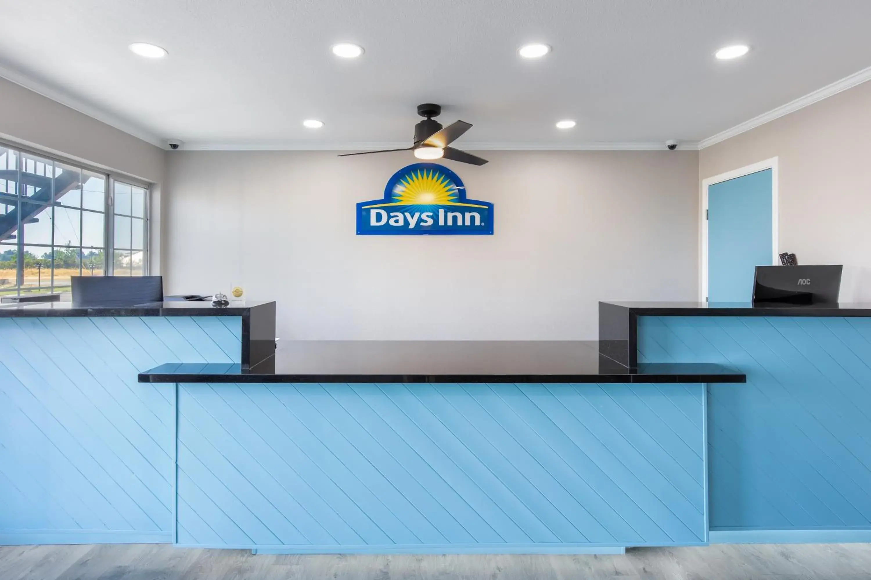 Lobby or reception in Days Inn by Wyndham Red Bluff Lobby or reception in Days Inn by Wyndham Red Bluff
