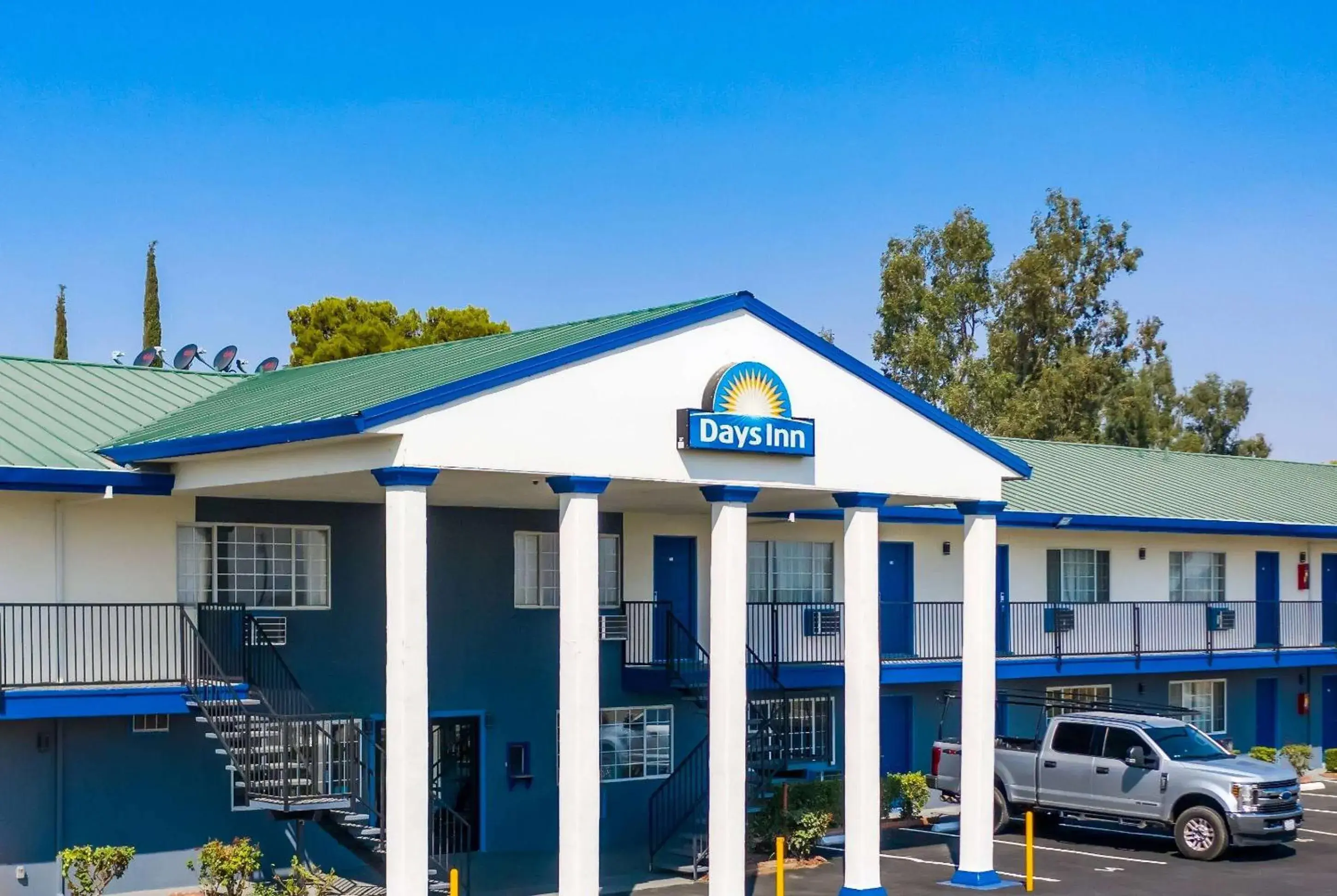 Property building in Days Inn by Wyndham Red Bluff Property building in Days Inn by Wyndham Red Bluff
