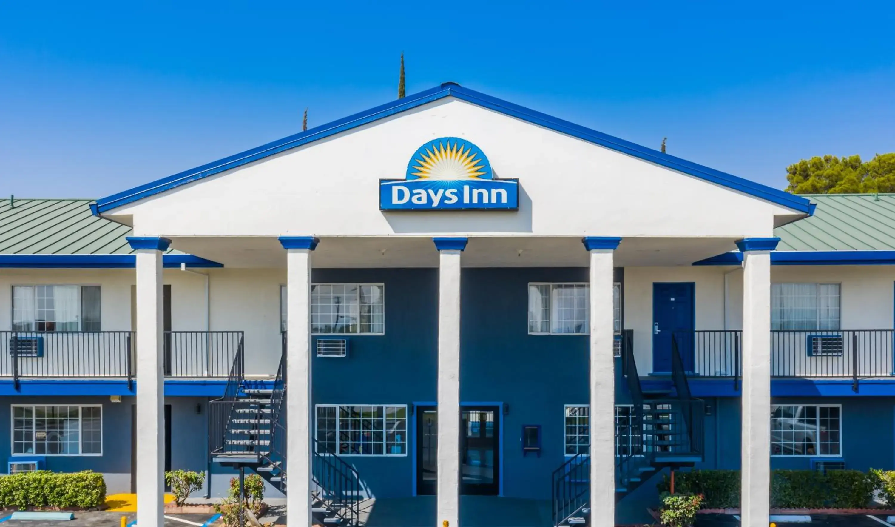Property building in Days Inn by Wyndham Red Bluff Property building in Days Inn by Wyndham Red Bluff