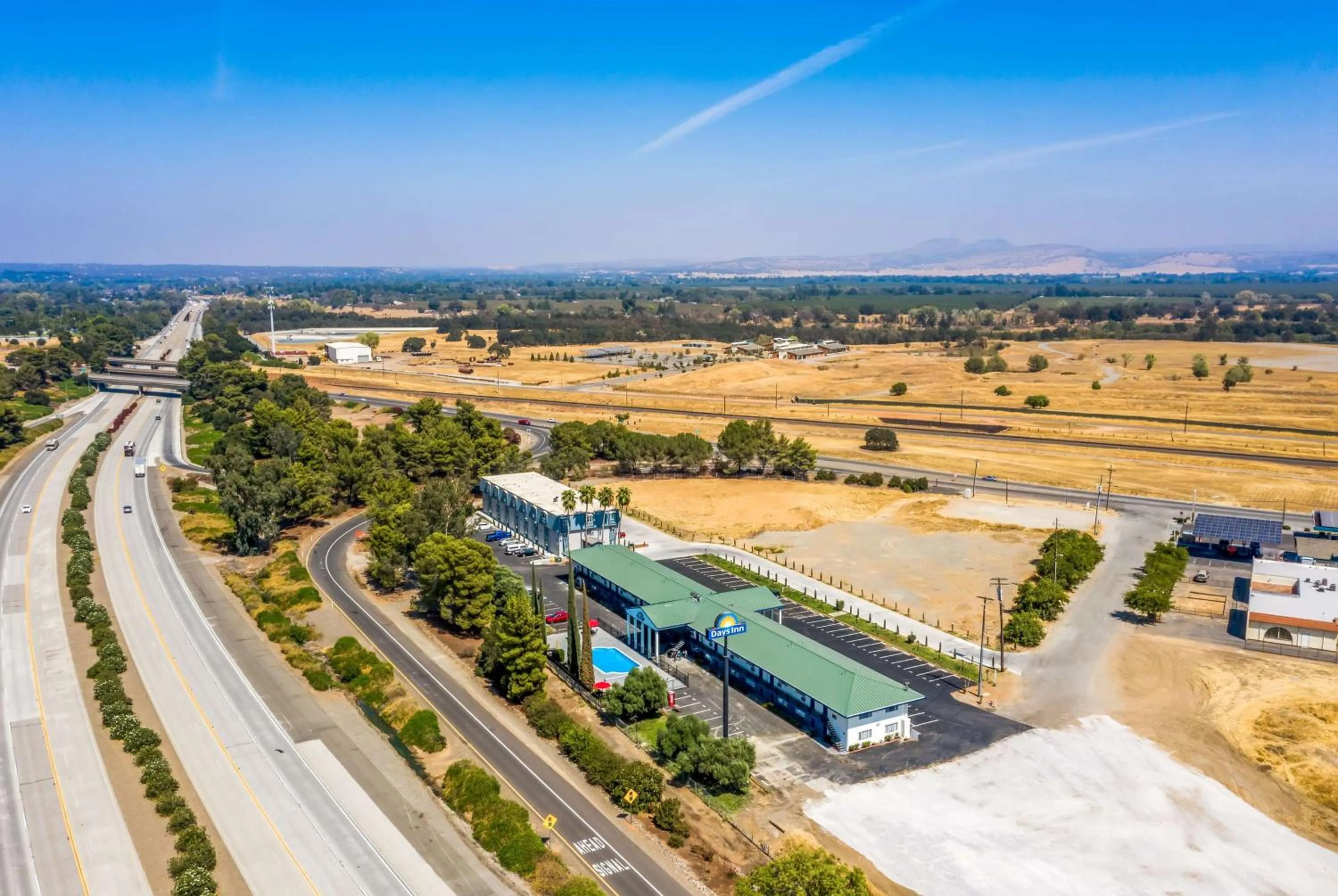 Property building in Days Inn by Wyndham Red Bluff