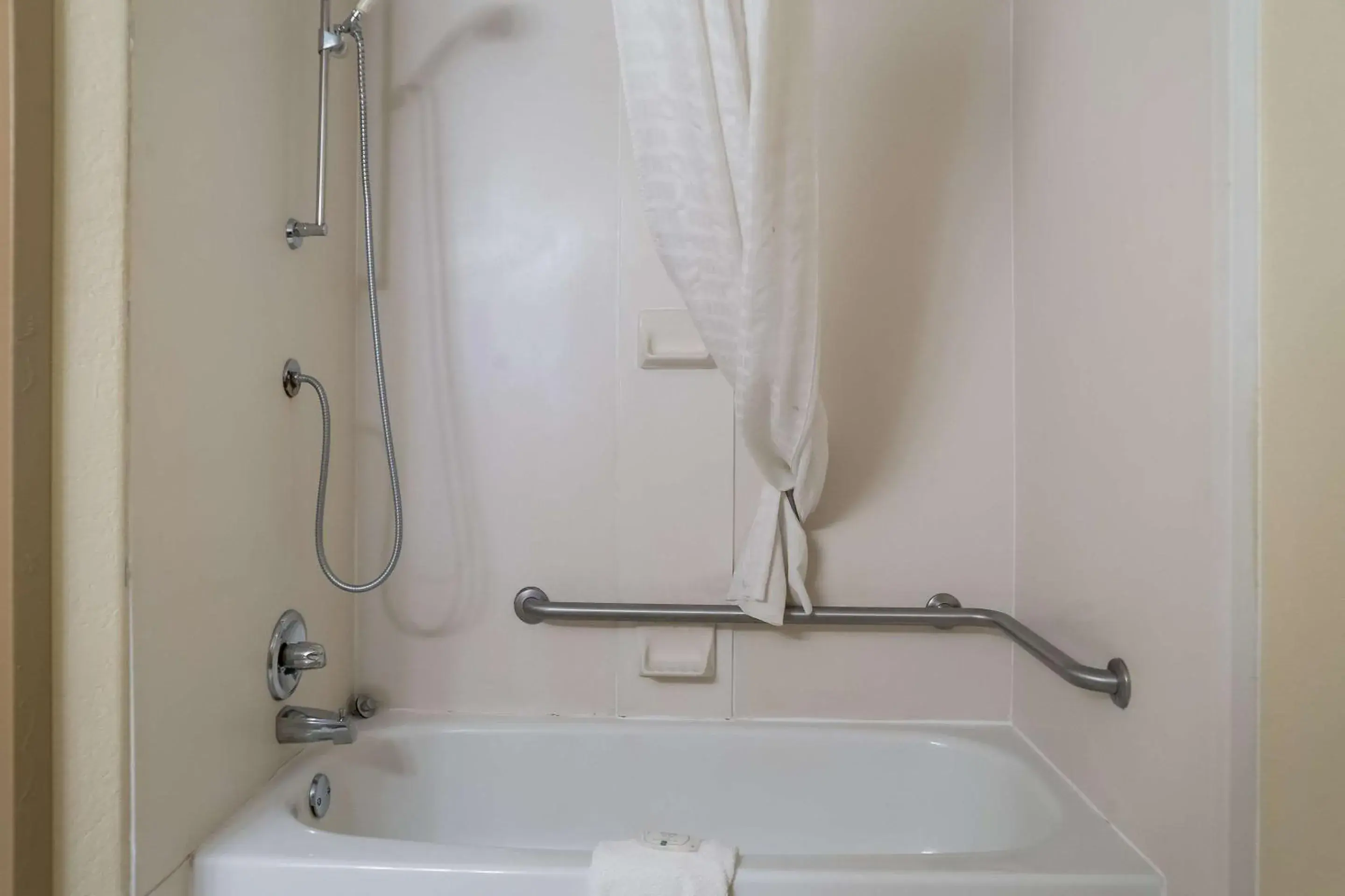 Bedroom in Quality Inn & Suites Bedroom in Quality Inn & Suites