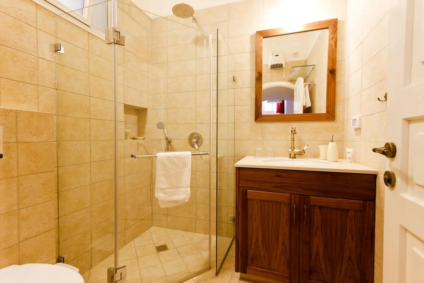 Shower in The Templer Inn