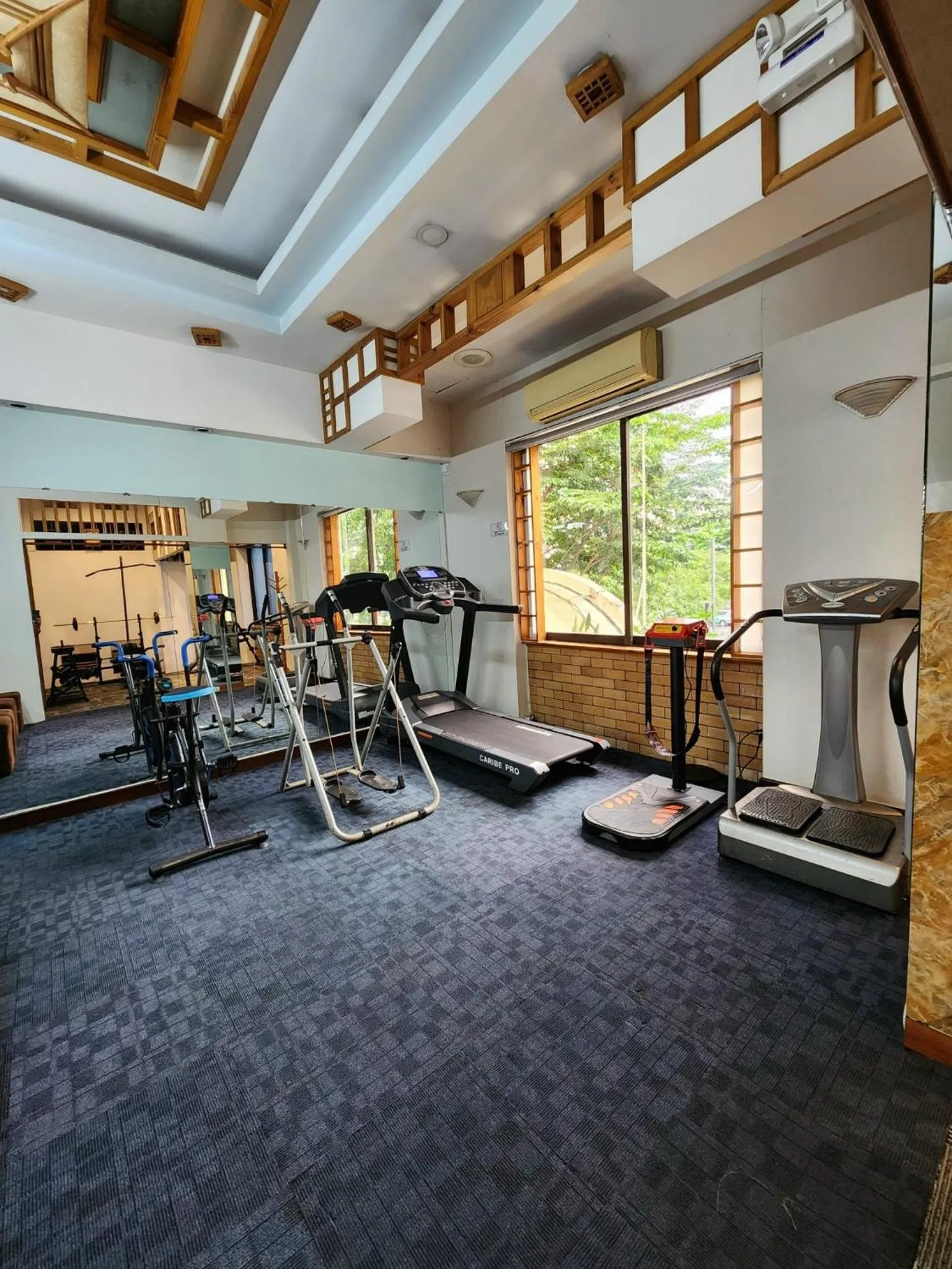 Fitness centre/facilities in Oscar Saigon Hotel