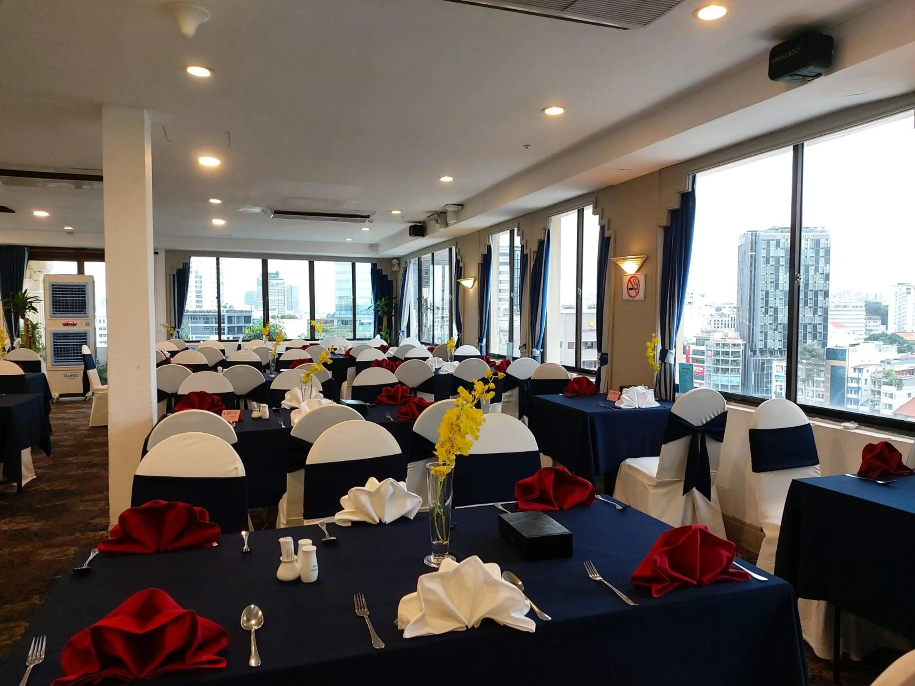 Restaurant/places to eat in Oscar Saigon Hotel