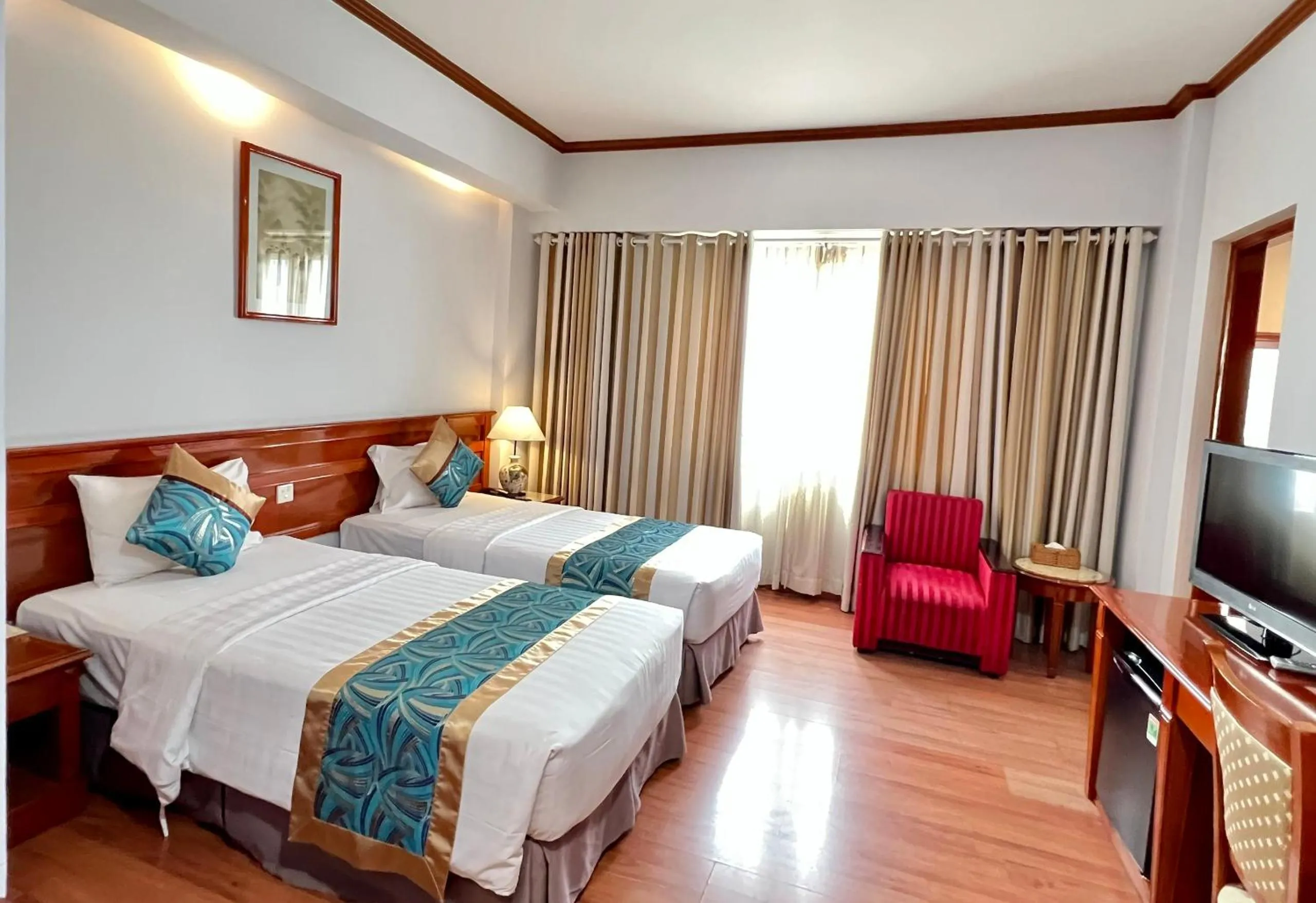 Photo of the whole room, Bed in Oscar Saigon Hotel