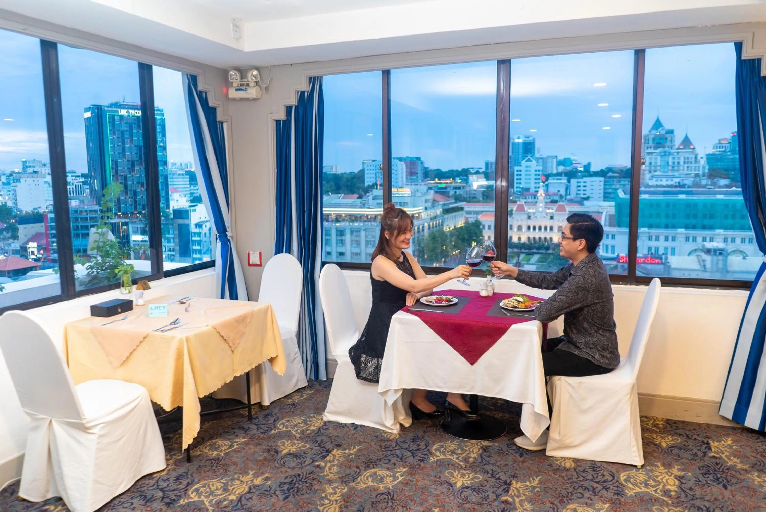 Restaurant/places to eat in Oscar Saigon Hotel