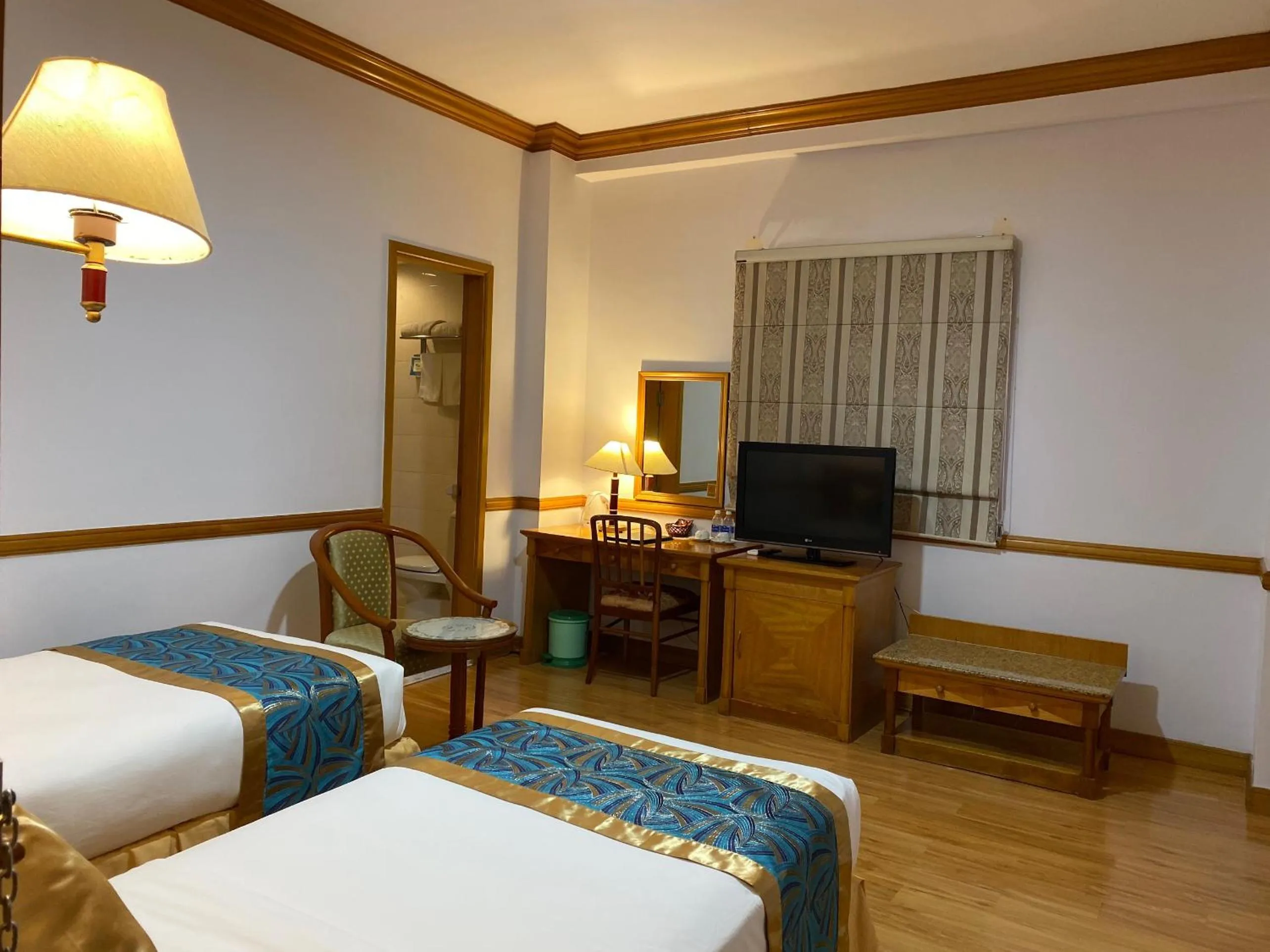 Photo of the whole room, Bed in Oscar Saigon Hotel