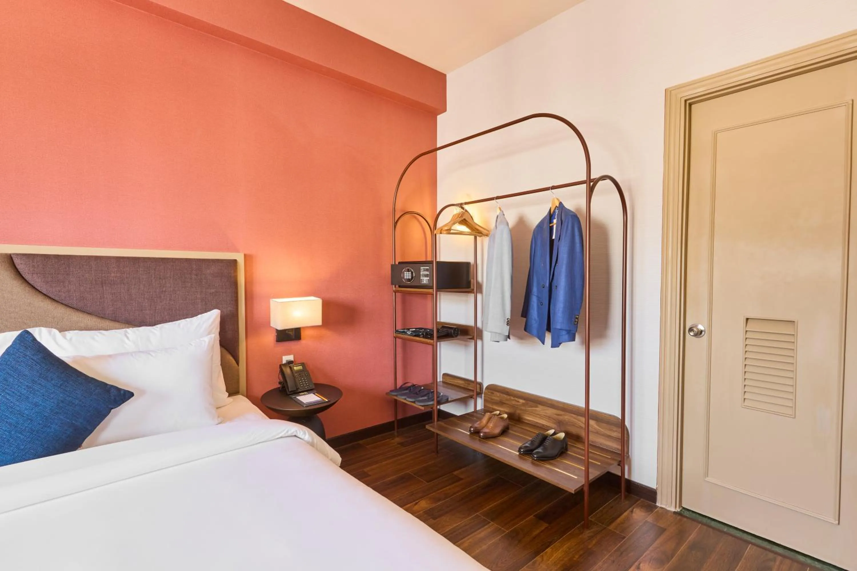 wardrobe, Bed in Kin Hotel Ly Tu Trong