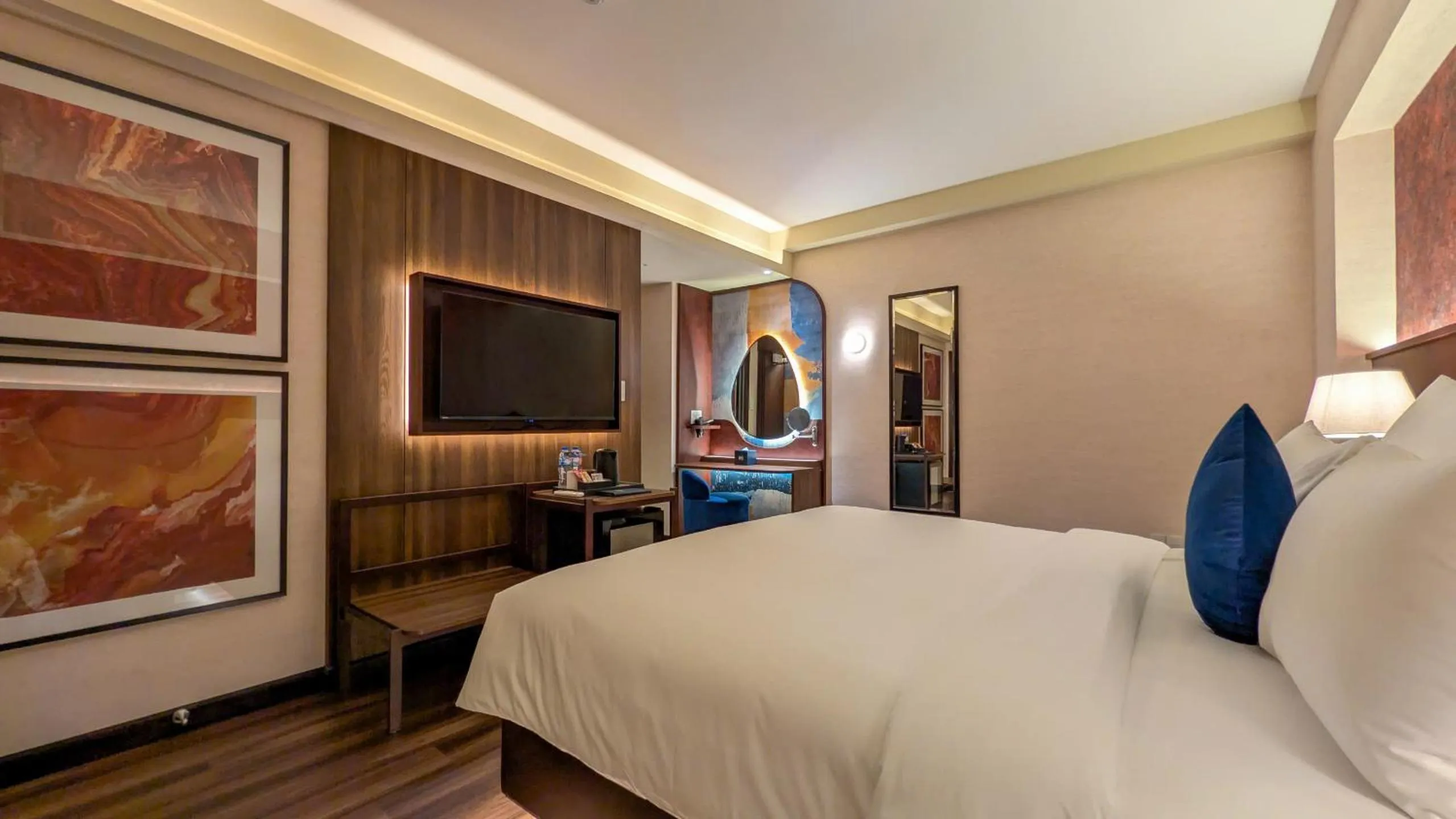 Bedroom, Bed in KiN Hotel Ly Tu Trong Edition