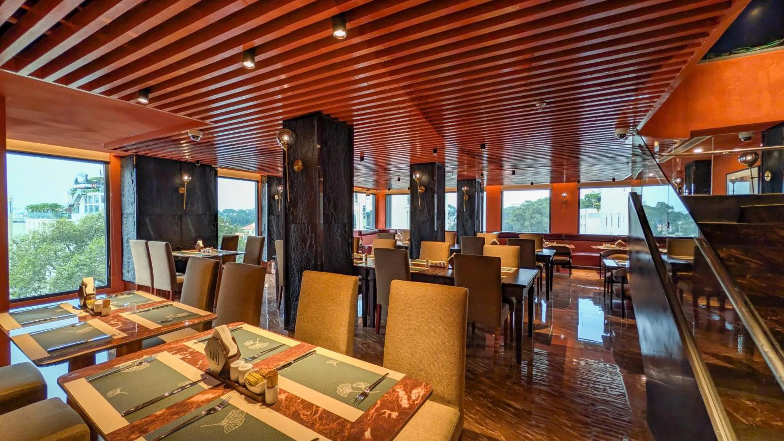 Restaurant/places to eat in KiN Hotel Ly Tu Trong Edition