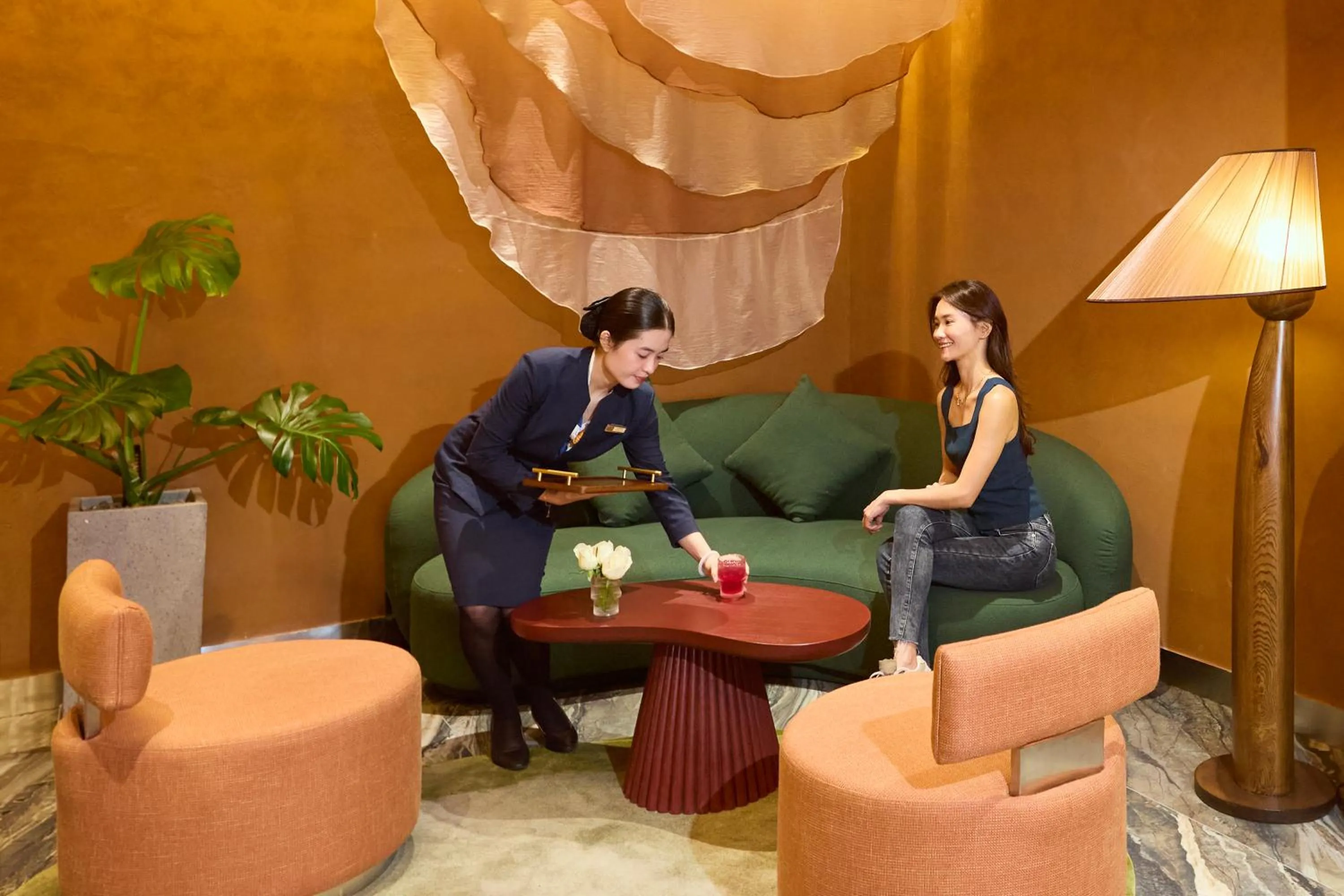 Staff in Kin Hotel Ly Tu Trong