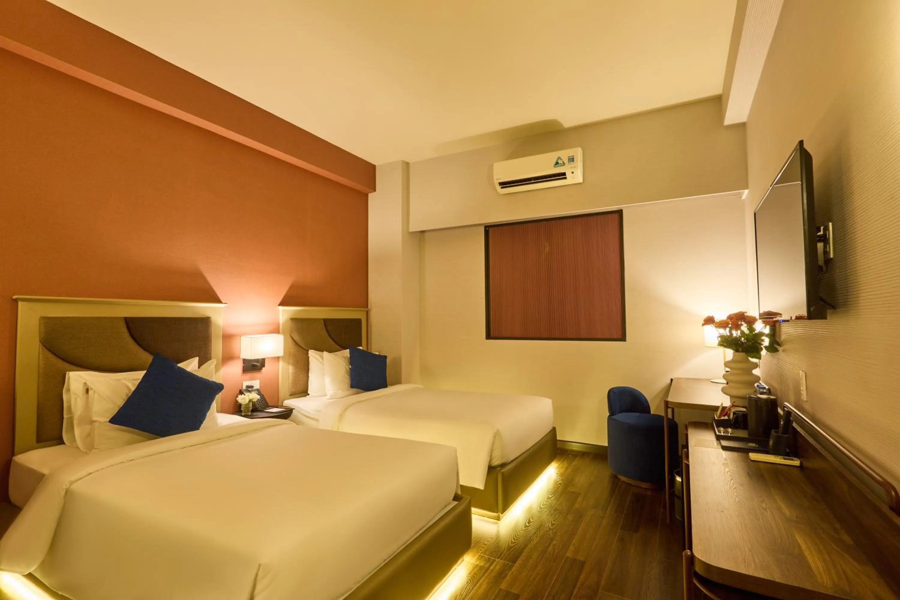 Bed in Kin Hotel Ly Tu Trong