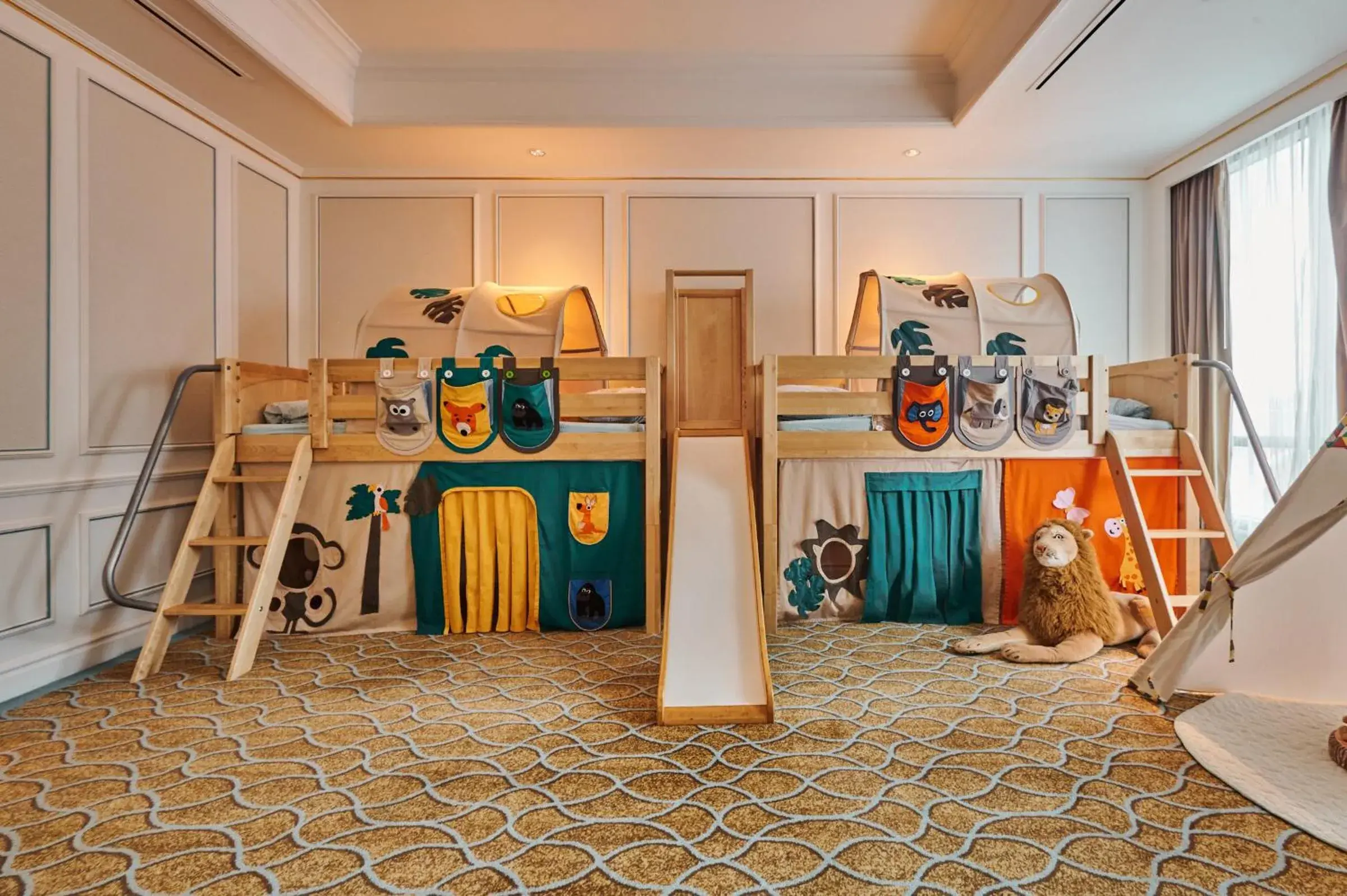 Living room in InterContinental Singapore by IHG Living room in InterContinental Singapore by IHG