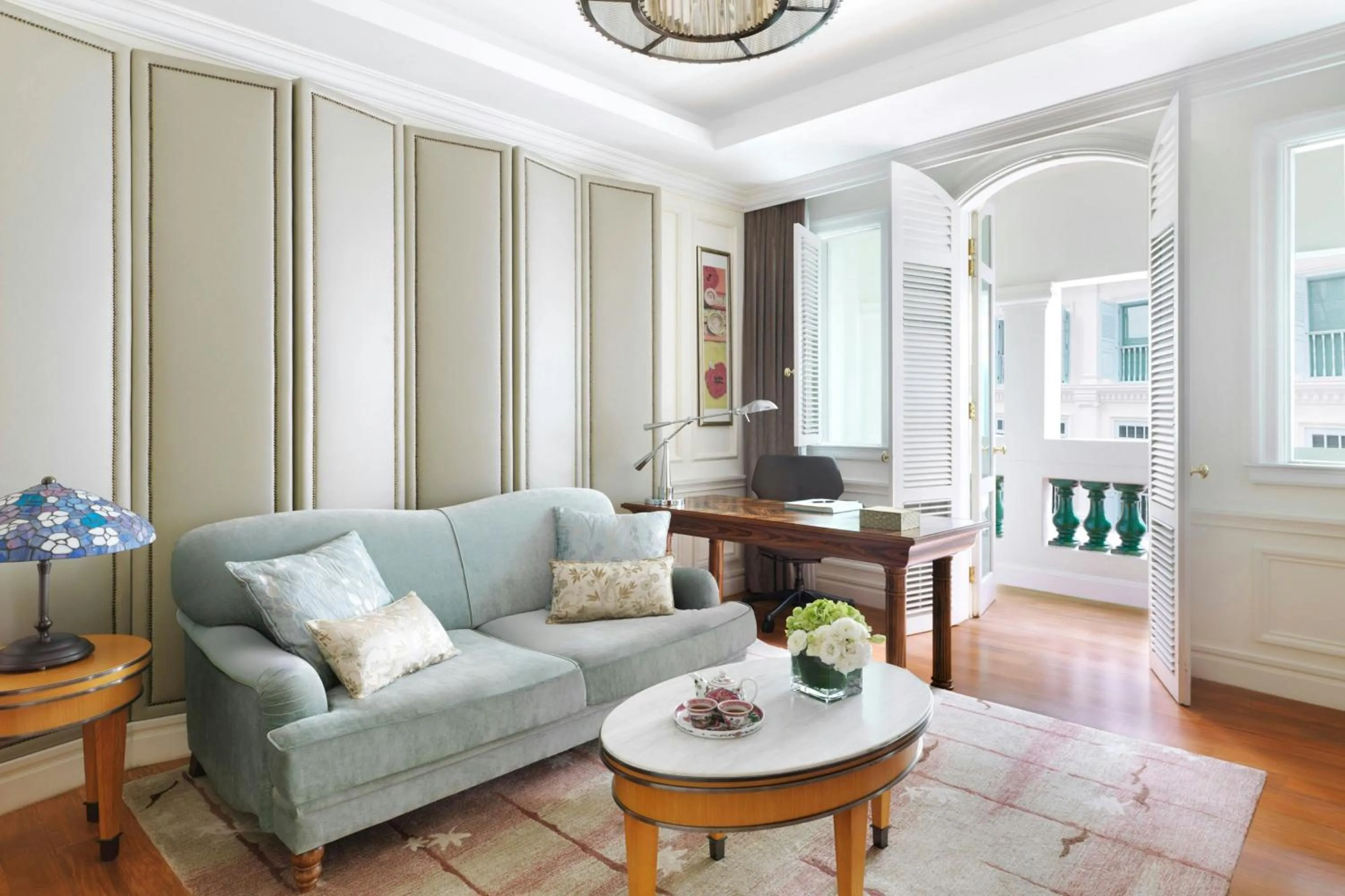 Lounge or bar in Frasers House, a Luxury Collection Hotel, Singapore