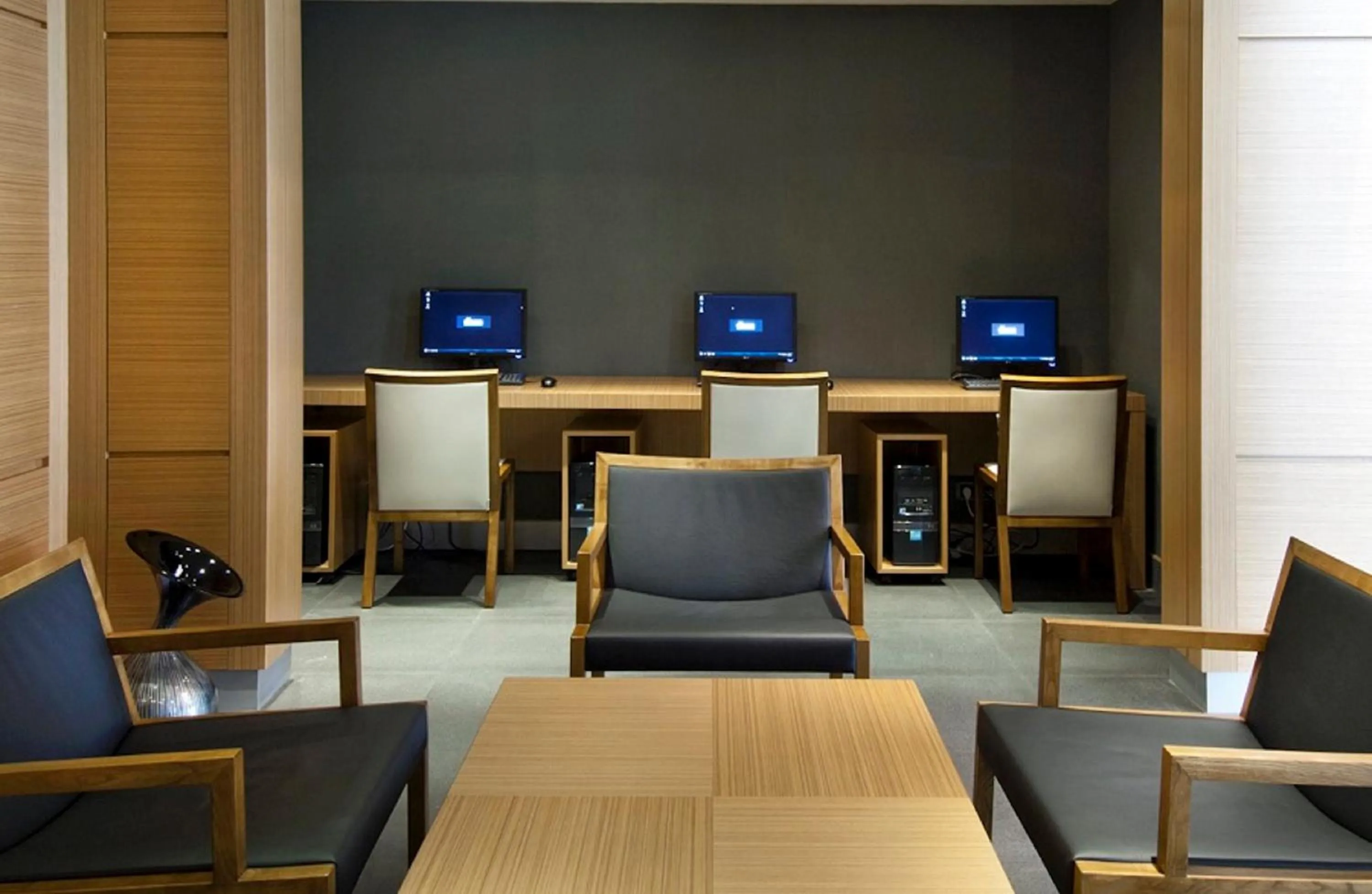 Business facilities in Divan Corlu