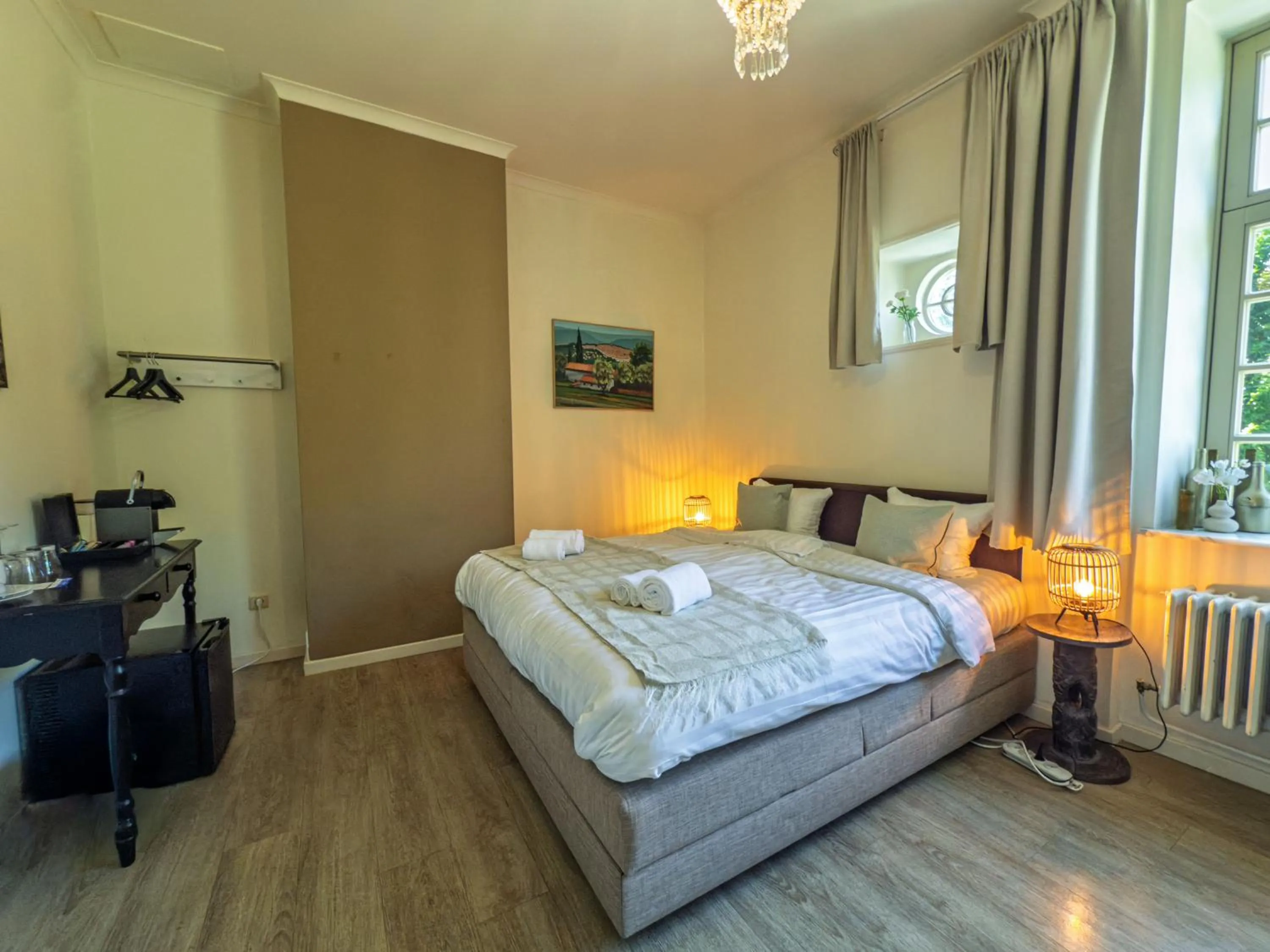 Bedroom, Bed in Kasteel Pietersheim Maastricht - Lanaken