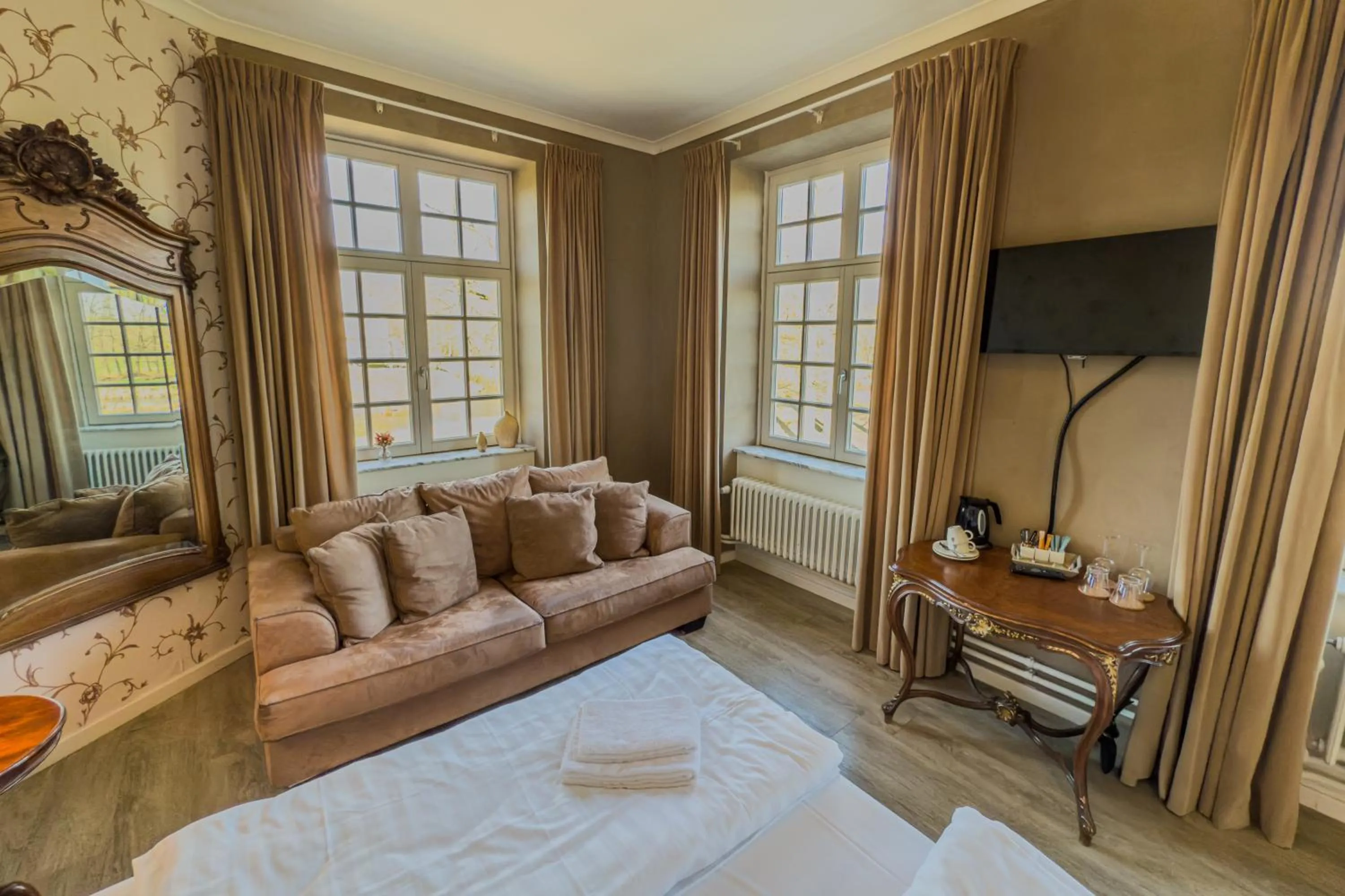 TV and multimedia, Bed in Kasteel Pietersheim Maastricht - Lanaken