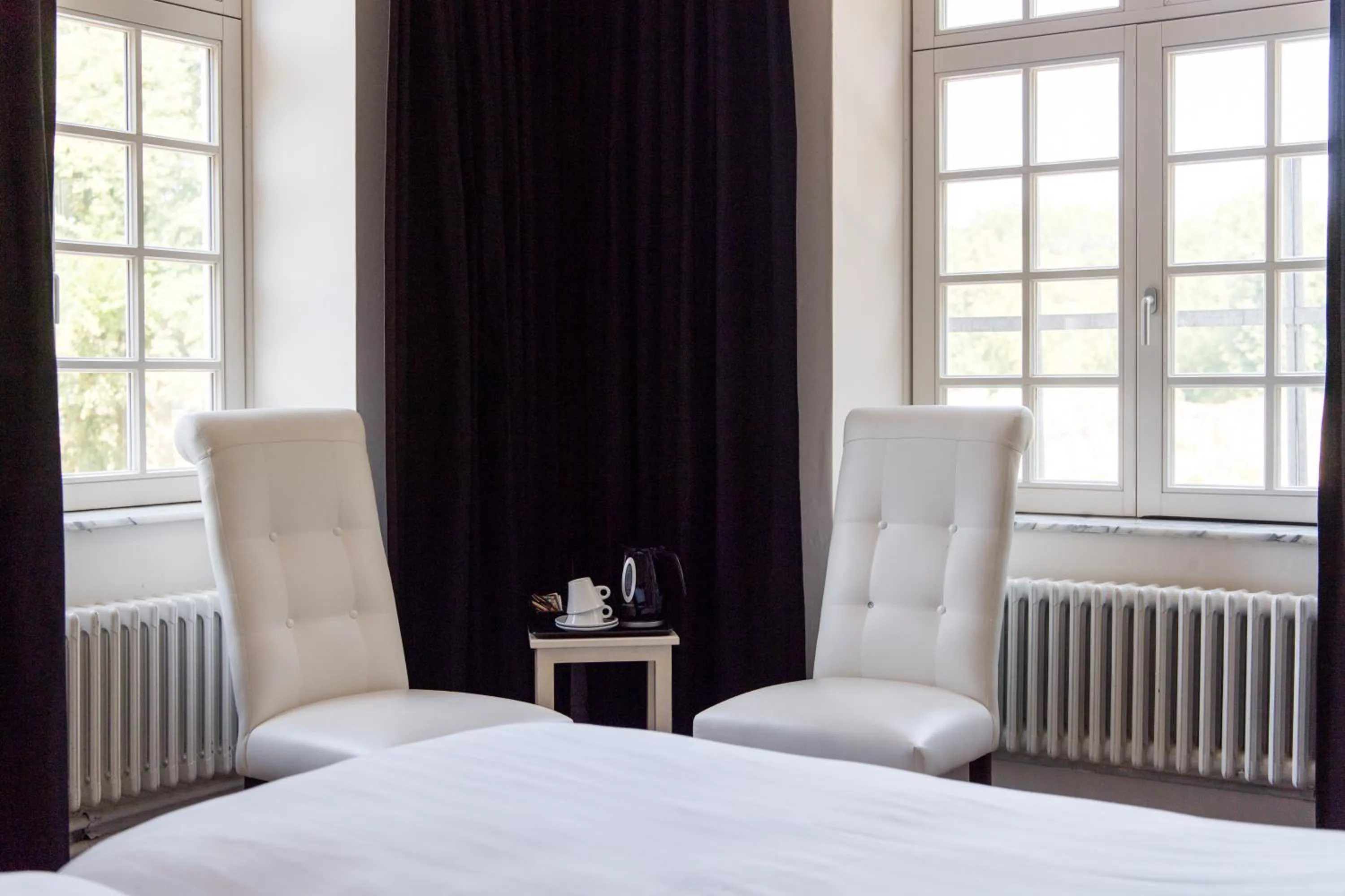 Seating area, Bed in Kasteel Pietersheim Maastricht - Lanaken