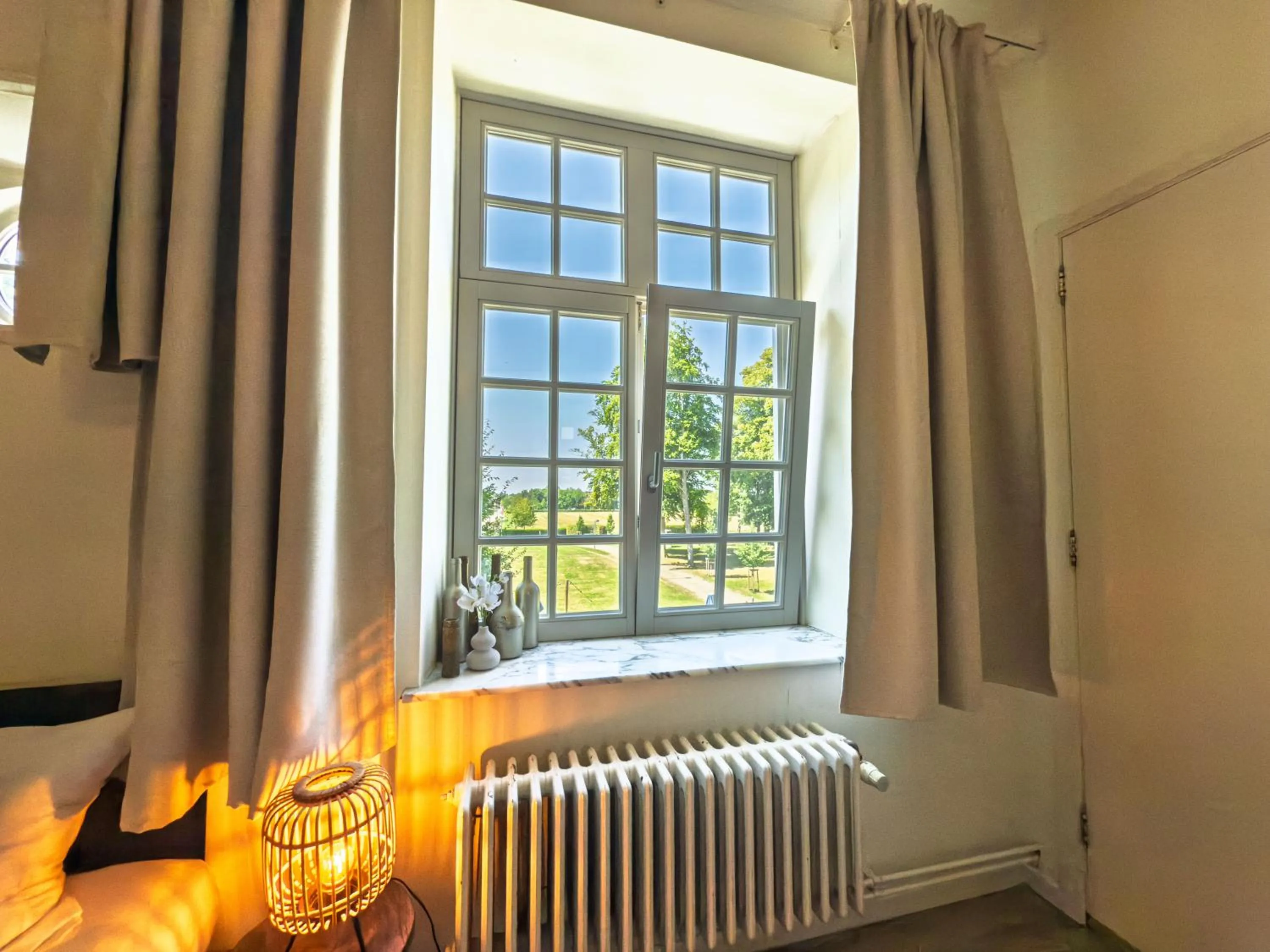 Garden view in Kasteel Pietersheim Maastricht - Lanaken