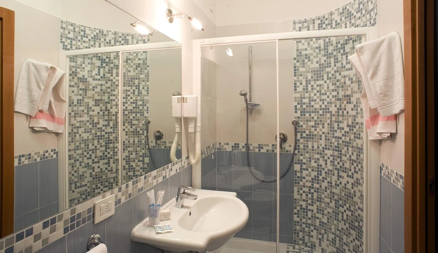 Bathroom in Hotel Sirio