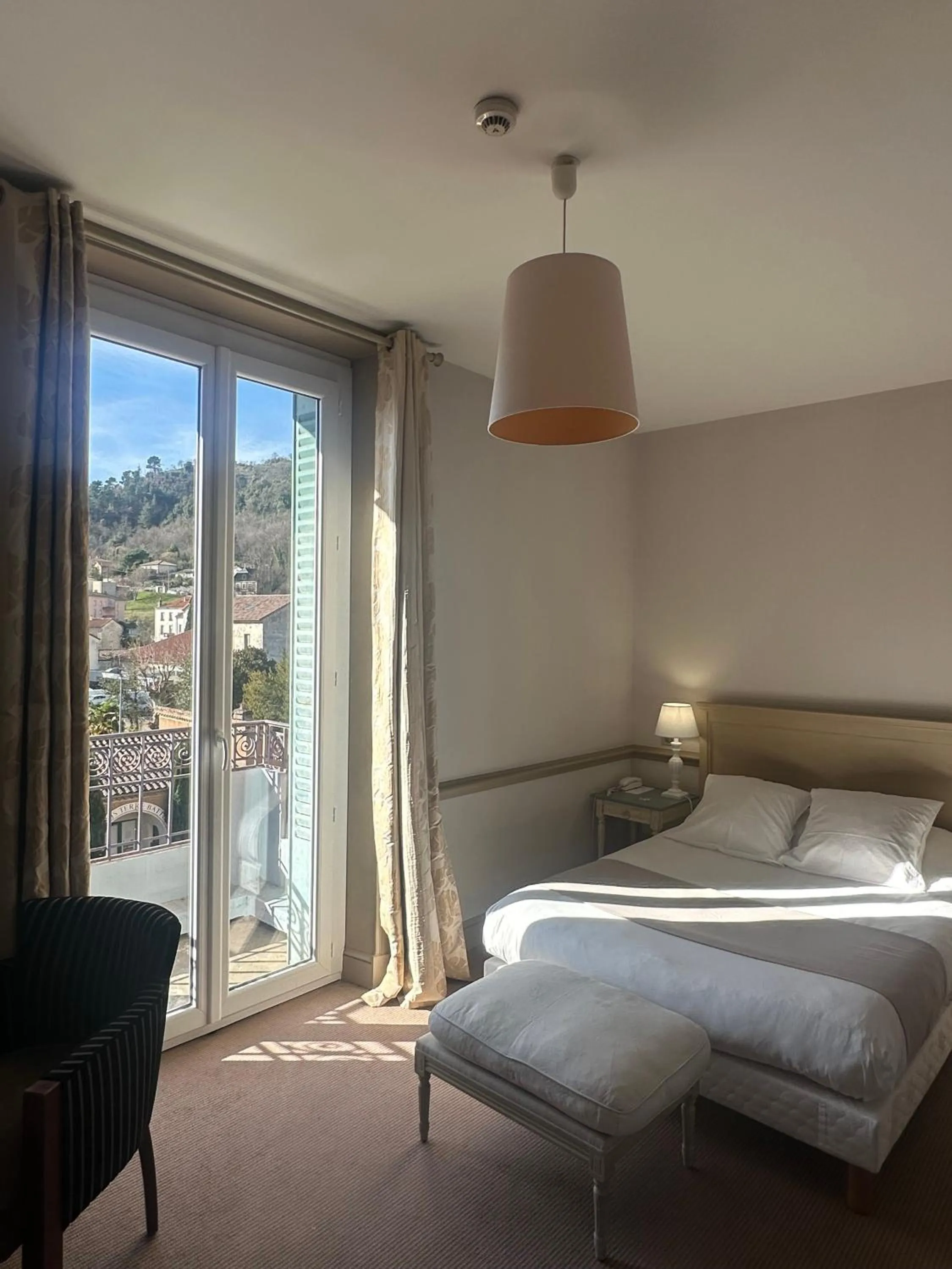 Bedroom, Bed in Hôtel Helvie - Teritoria