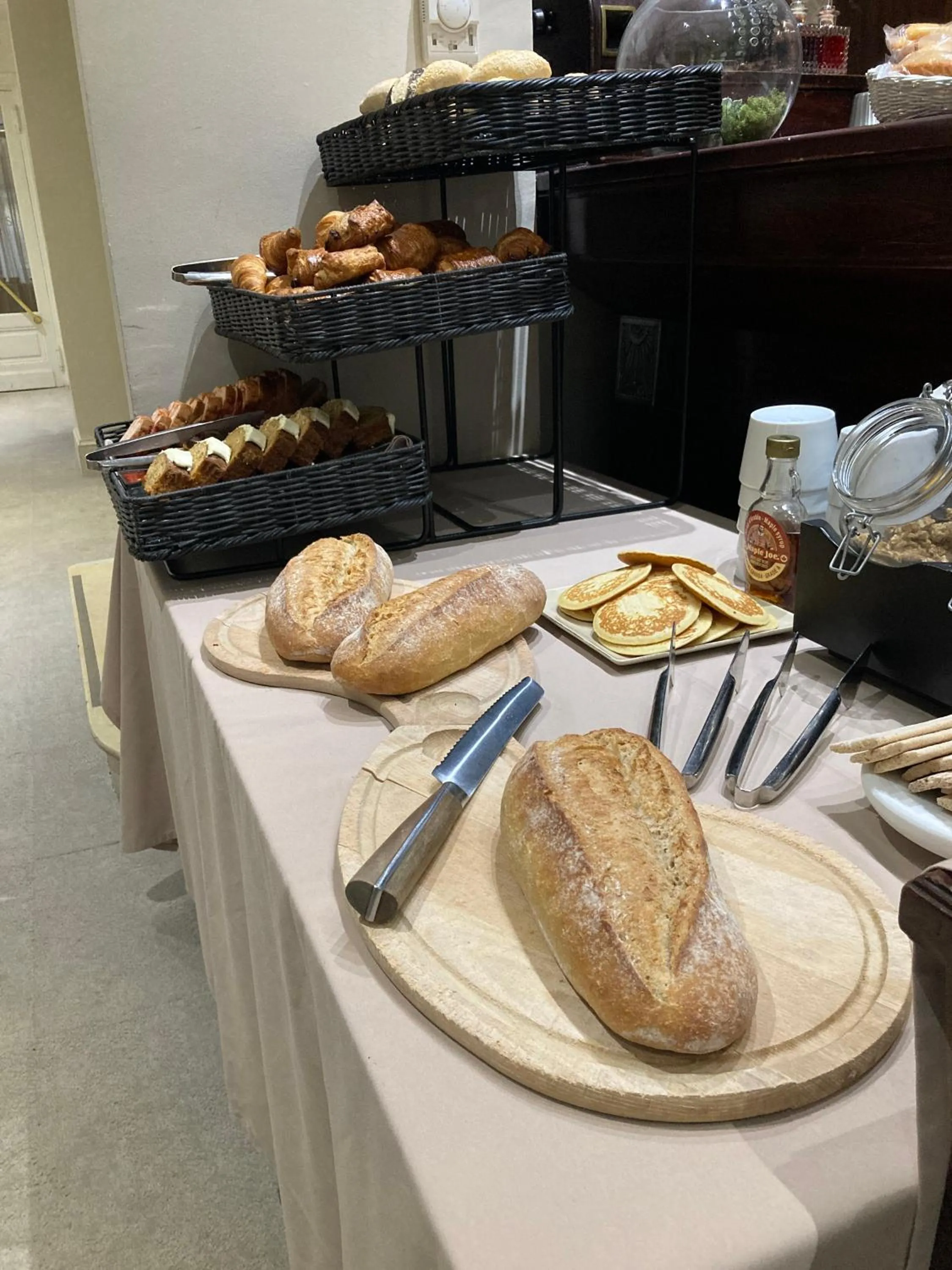 Breakfast in Hôtel Helvie - Teritoria