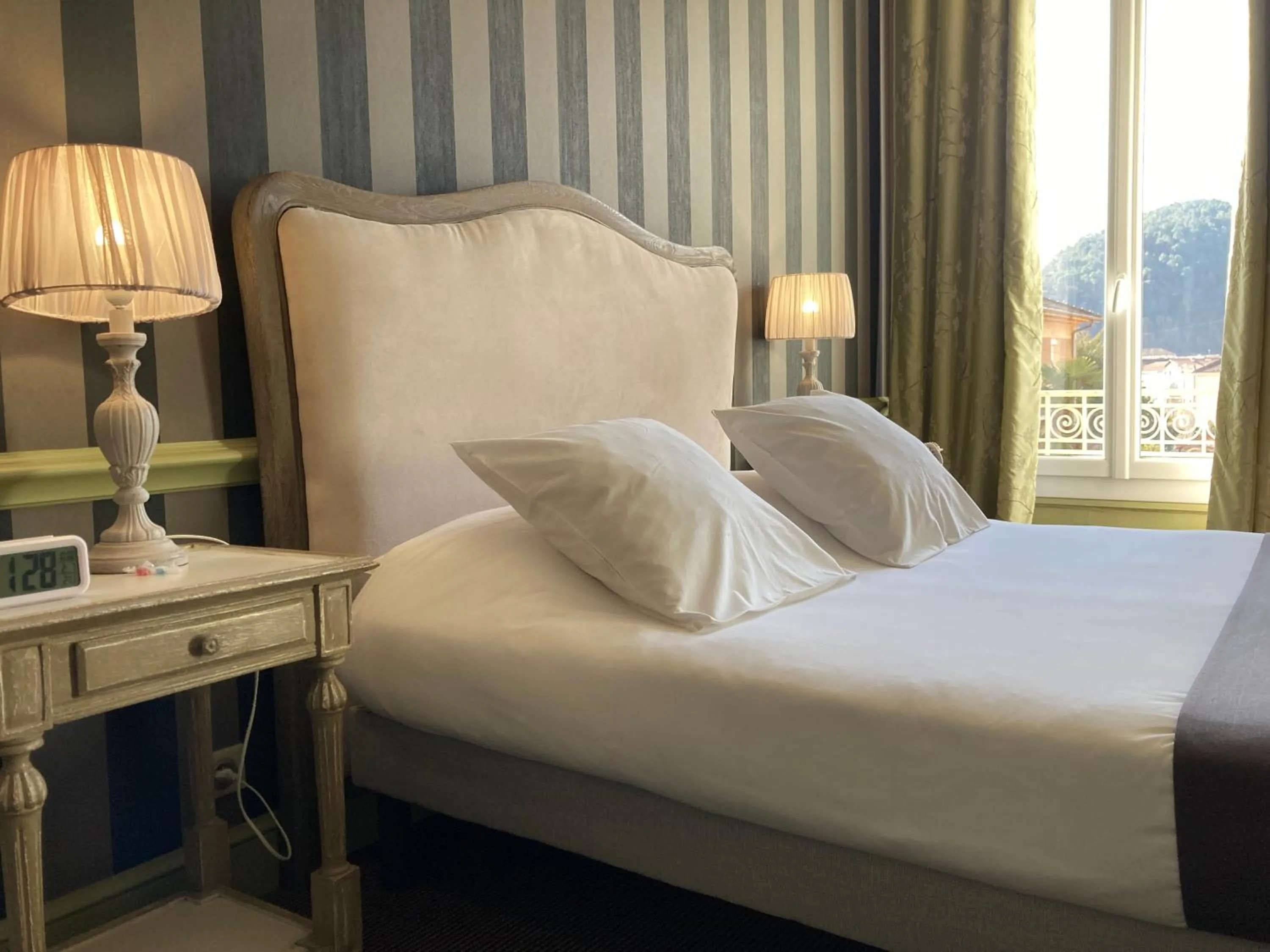 Bedroom, Bed in Hôtel Helvie - Teritoria