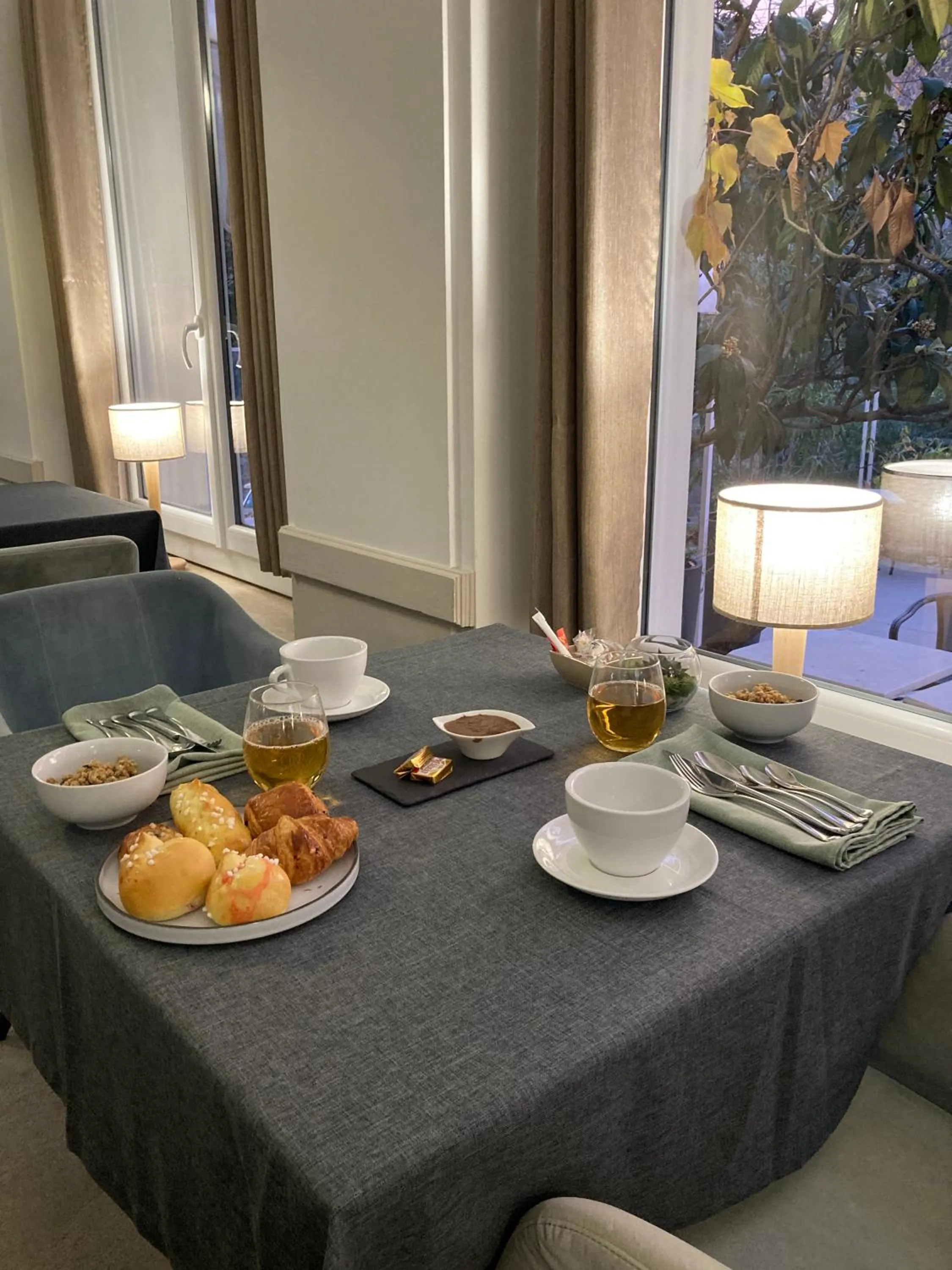 Breakfast in Hôtel Helvie - Teritoria