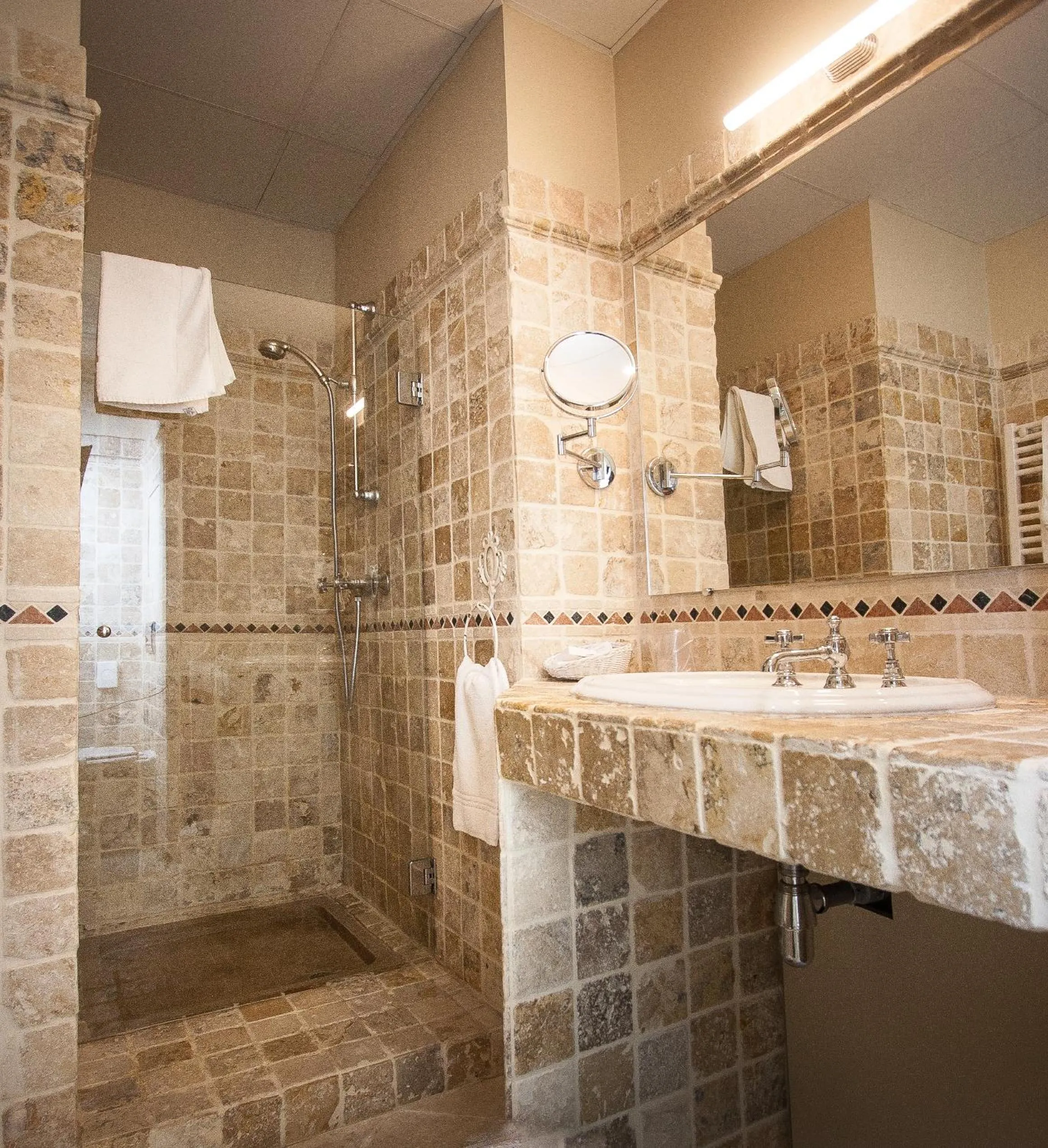 Bathroom in Hôtel Helvie - Teritoria